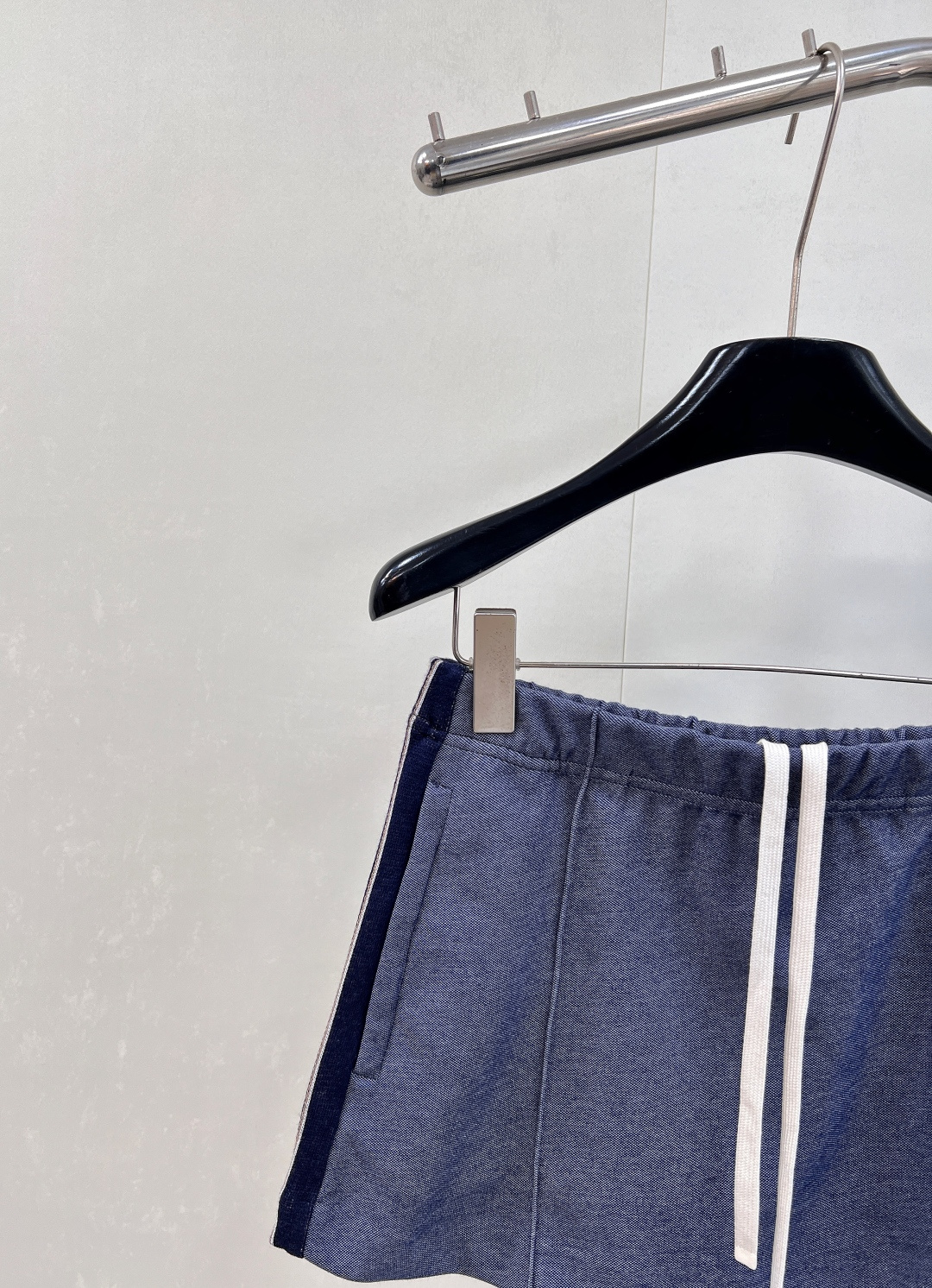 🆕 MIUMIU 新款撞色侧边织带刺绣字母半裙，定制YB斜纹全棉材质，质感细腻，垂顺舒适，撞色包边弹力织