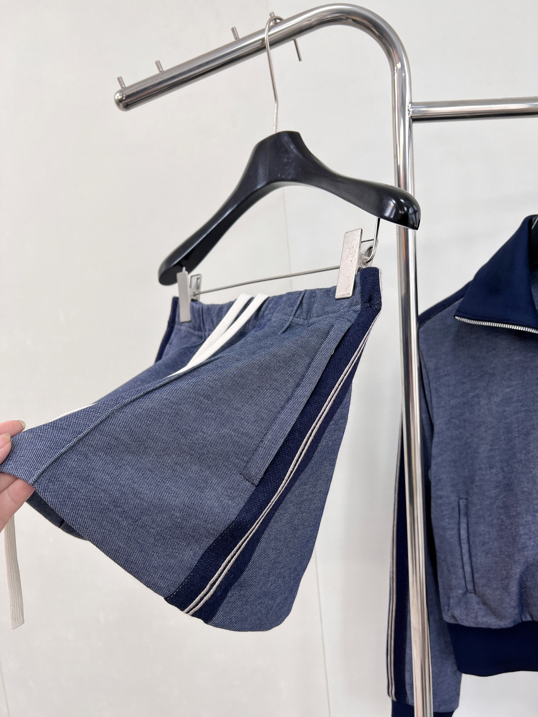 🆕 MIUMIU 新款撞色侧边织带刺绣字母半裙，定制YB斜纹全棉材质，质感细腻，垂顺舒适，撞色包边弹力织