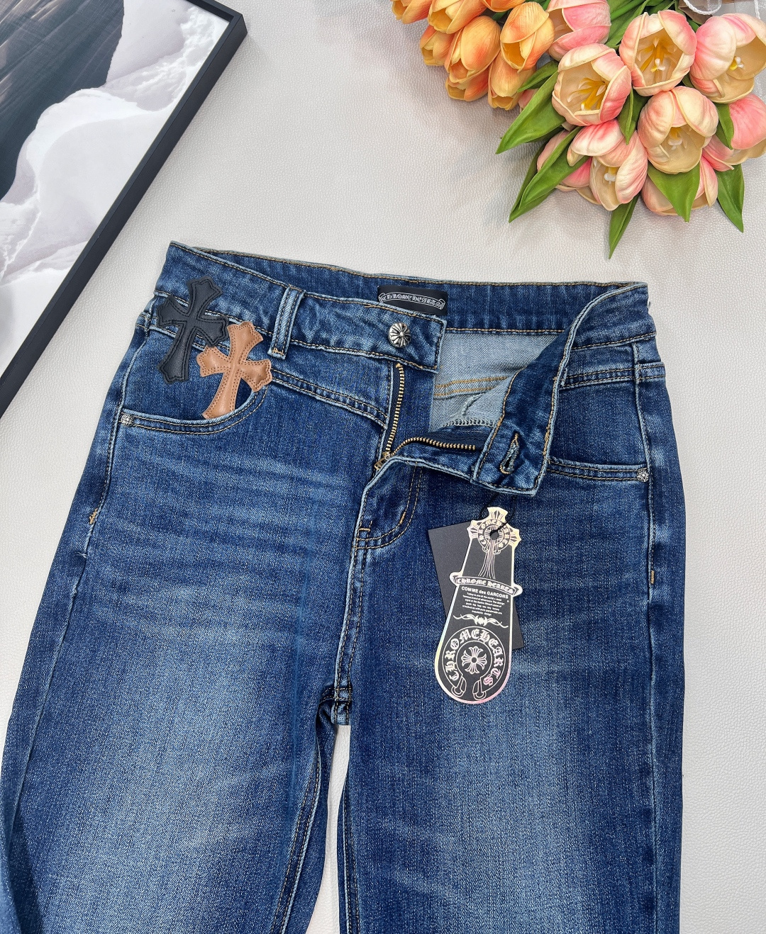 🆕Chrome Hearts 25Fw秋冬新款 十字架装饰不规则微喇弹性牛仔长裤丨⚠独家高版出品！超级百