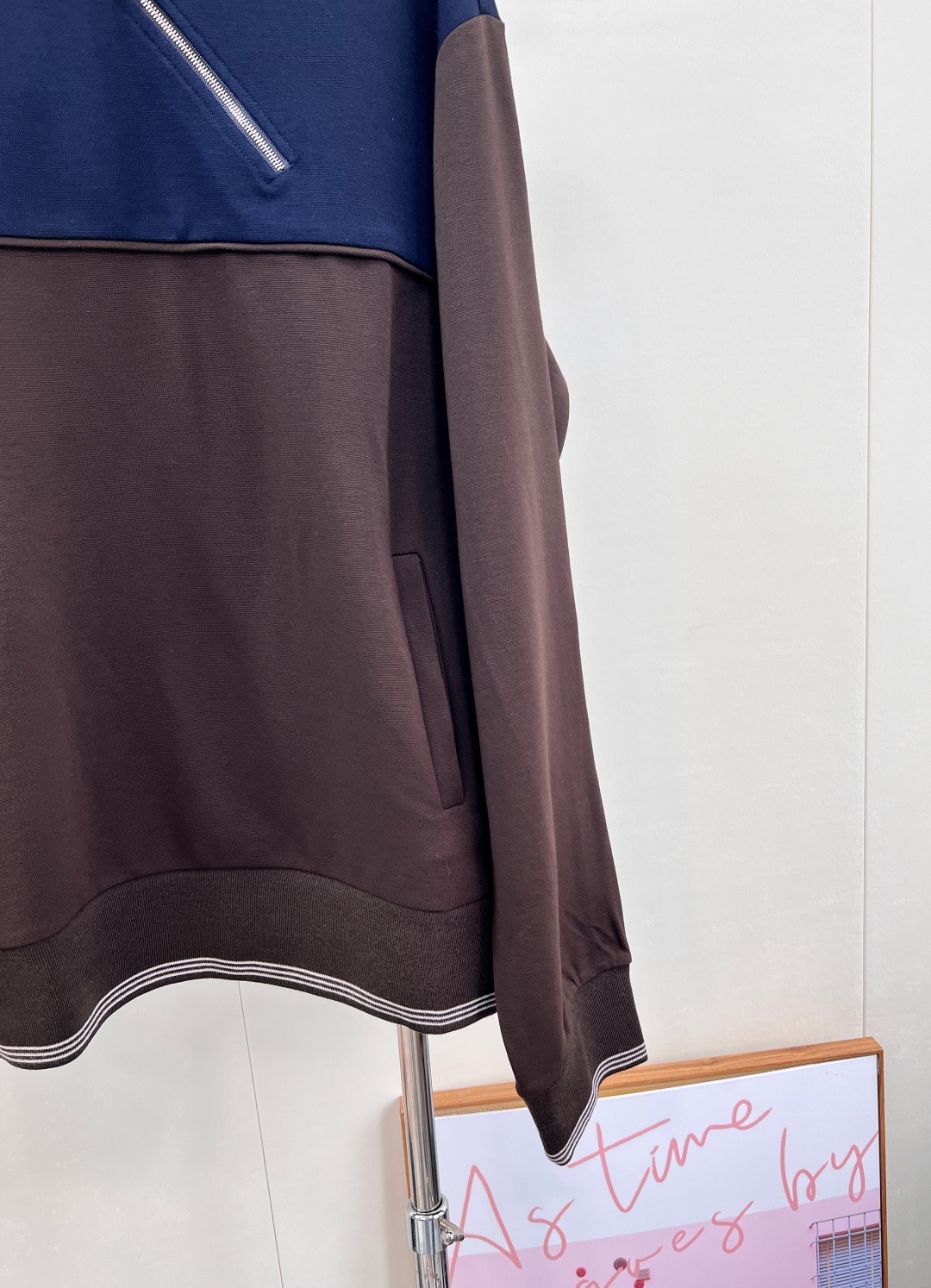 🆕Miumiu25Fw早秋新款斜拉链翻领卫衣丨⚠独家yb开发!高版出品!拉链式翻领既休闲又cool🕶斜拉