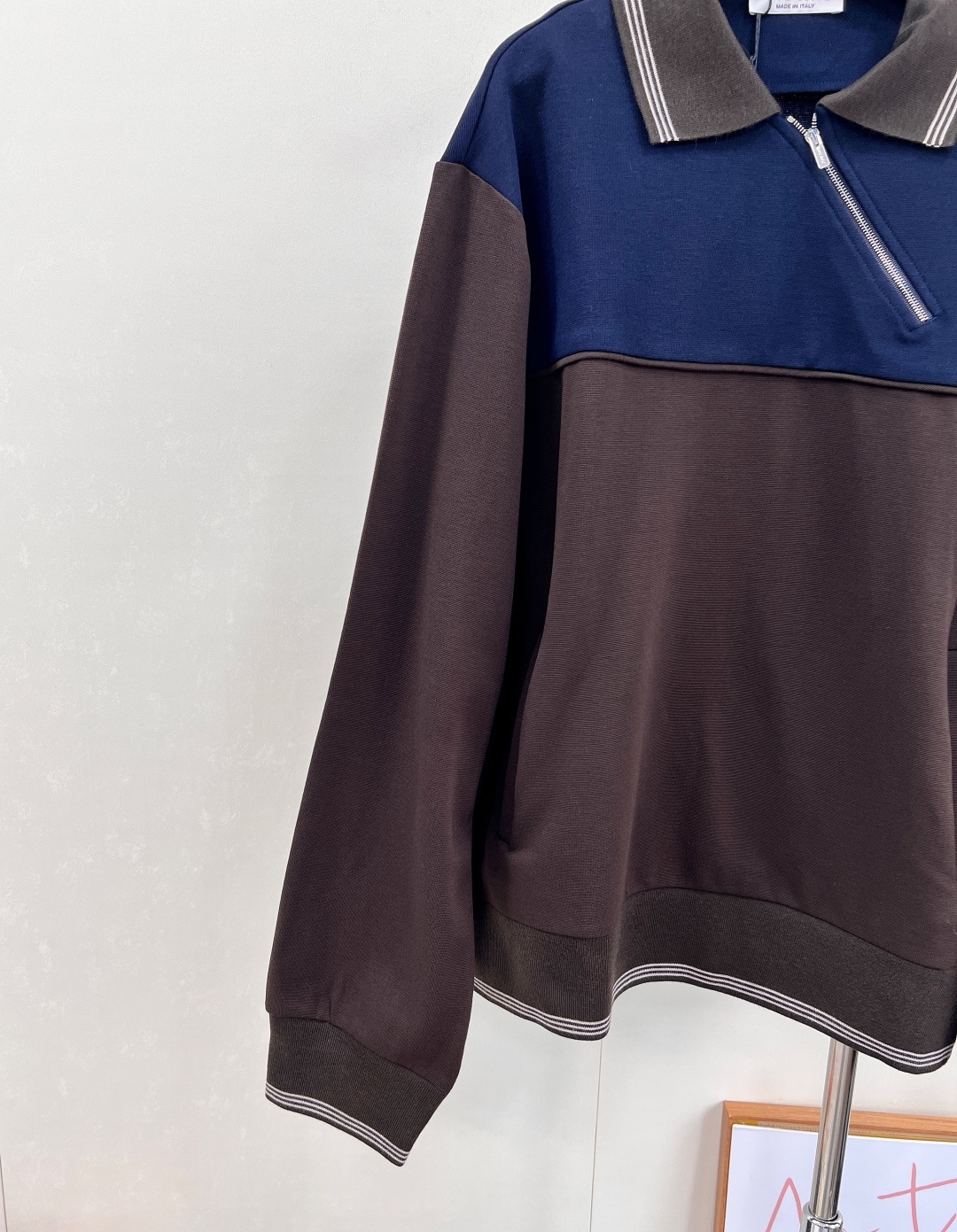 🆕Miumiu25Fw早秋新款斜拉链翻领卫衣丨⚠独家yb开发!高版出品!拉链式翻领既休闲又cool🕶斜拉