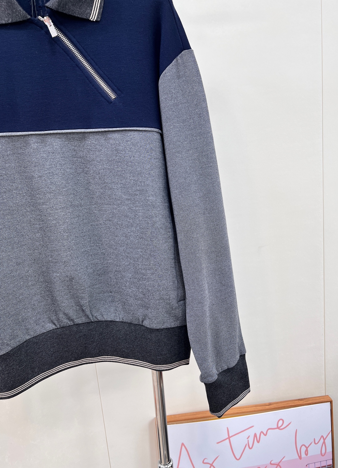 🆕Miumiu25Fw早秋新款斜拉链翻领卫衣丨⚠独家yb开发!高版出品!拉链式翻领既休闲又cool🕶斜拉