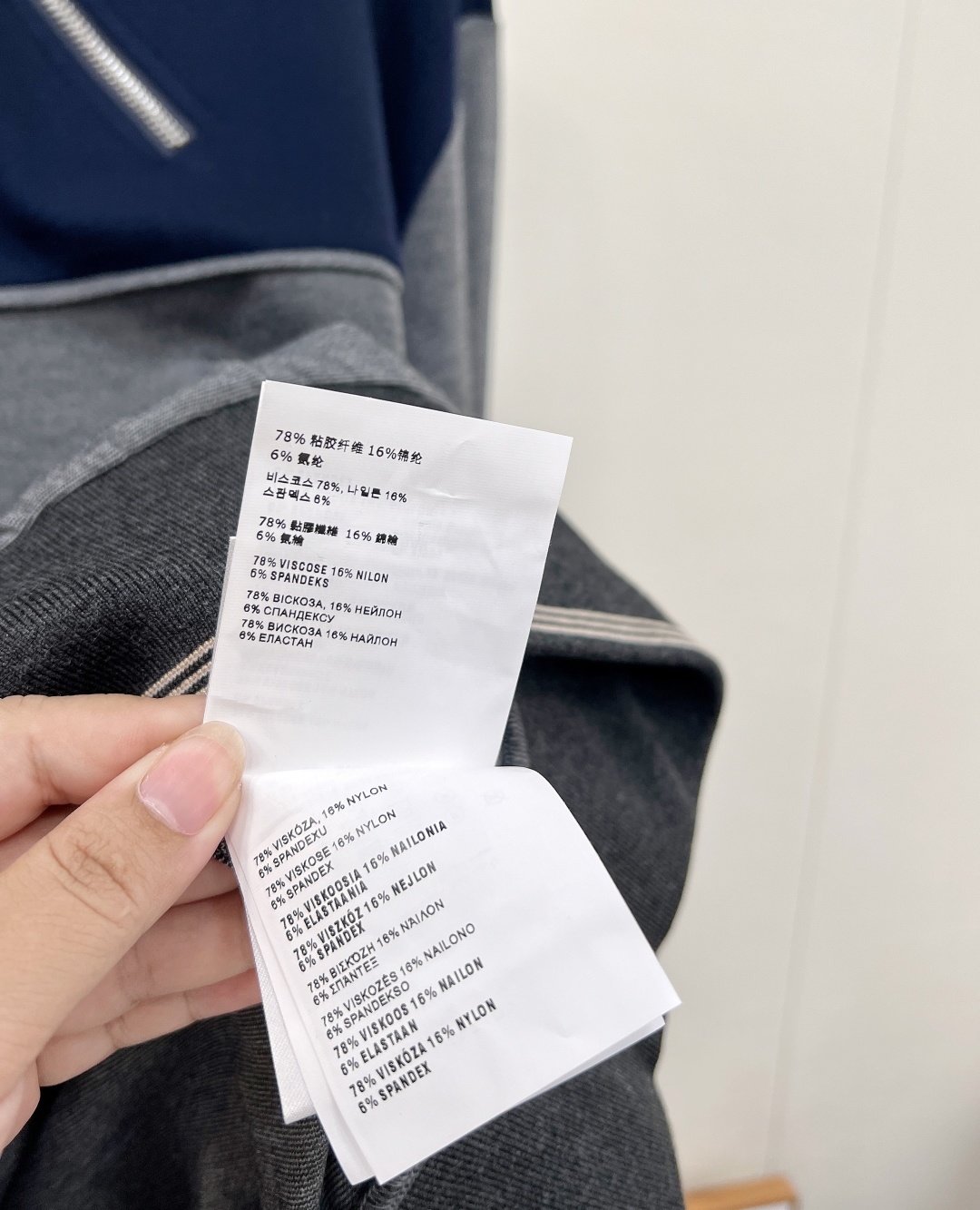 🆕Miumiu25Fw早秋新款斜拉链翻领卫衣丨⚠独家yb开发!高版出品!拉链式翻领既休闲又cool🕶斜拉