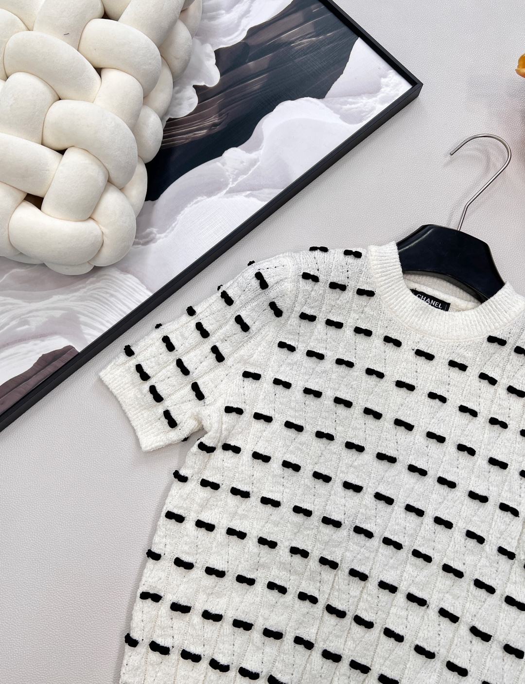 🆕Chanel新款蝴蝶结针织短袖，定制YB羊毛纱线织造，质感高级舒适，套头针织短袖剪裁，通体横向穿插对比