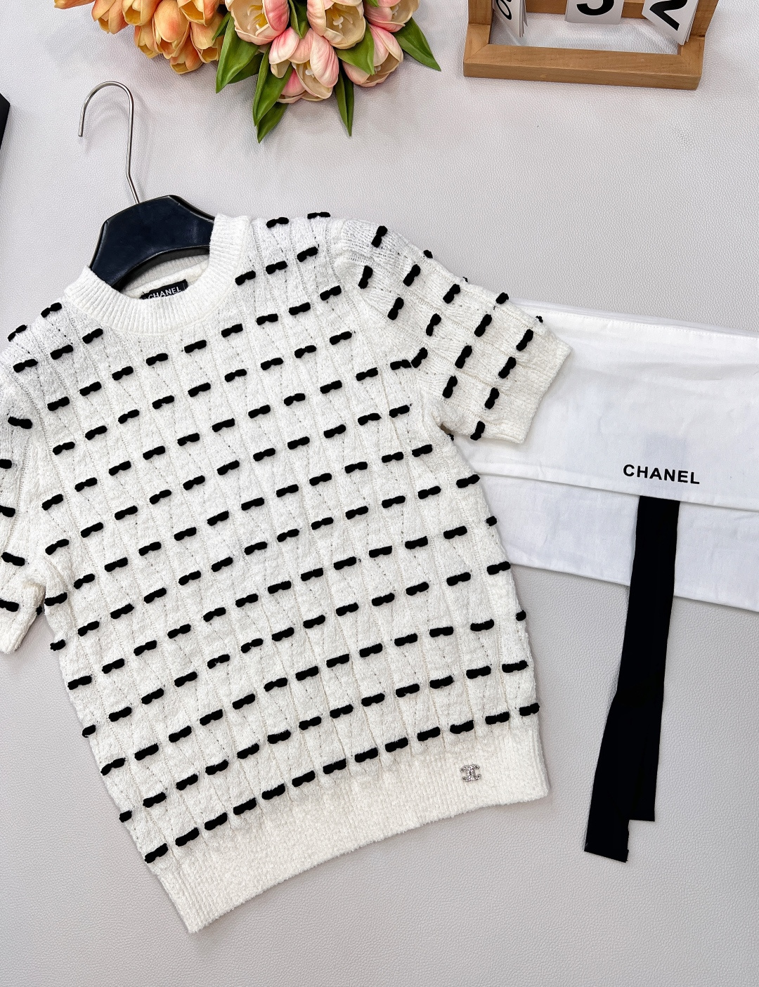 🆕Chanel新款蝴蝶结针织短袖，定制YB羊毛纱线织造，质感高级舒适，套头针织短袖剪裁，通体横向穿插对比
