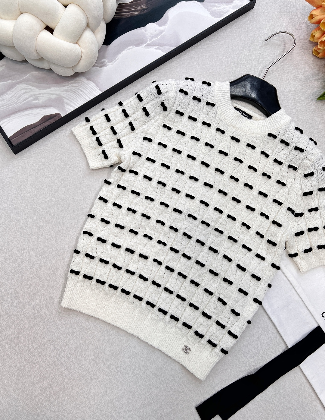 🆕Chanel新款蝴蝶结针织短袖，定制YB羊毛纱线织造，质感高级舒适，套头针织短袖剪裁，通体横向穿插对比