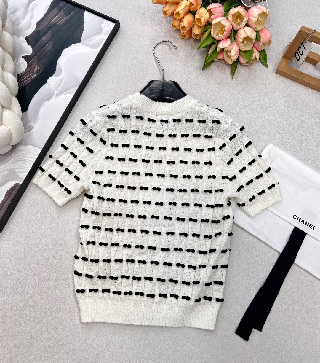 🆕Chanel新款蝴蝶结针织短袖，定制YB羊毛纱线织造，质感高级舒适，套头针织短袖剪裁，通体横向穿插对比