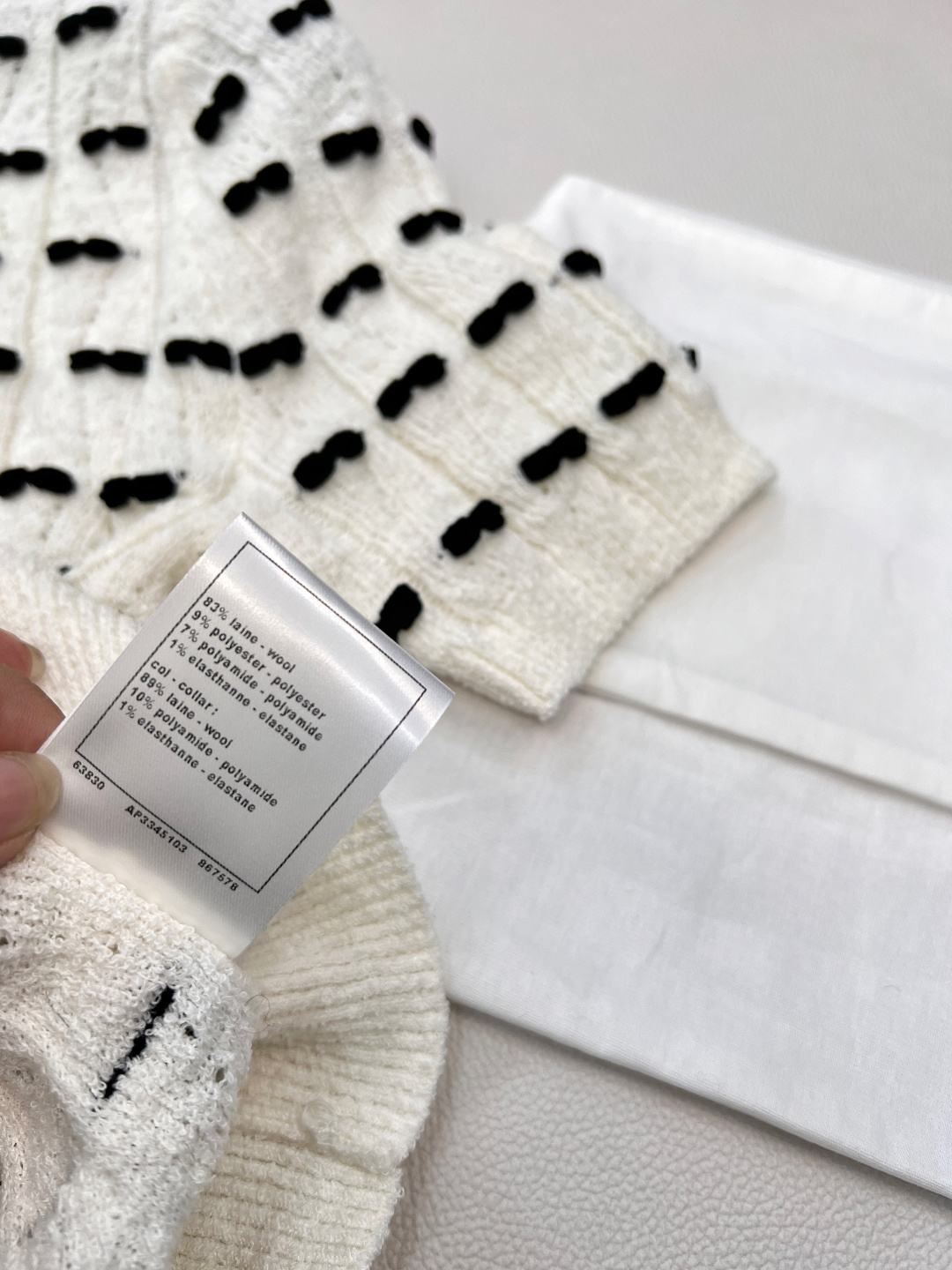 🆕Chanel新款蝴蝶结针织短袖，定制YB羊毛纱线织造，质感高级舒适，套头针织短袖剪裁，通体横向穿插对比