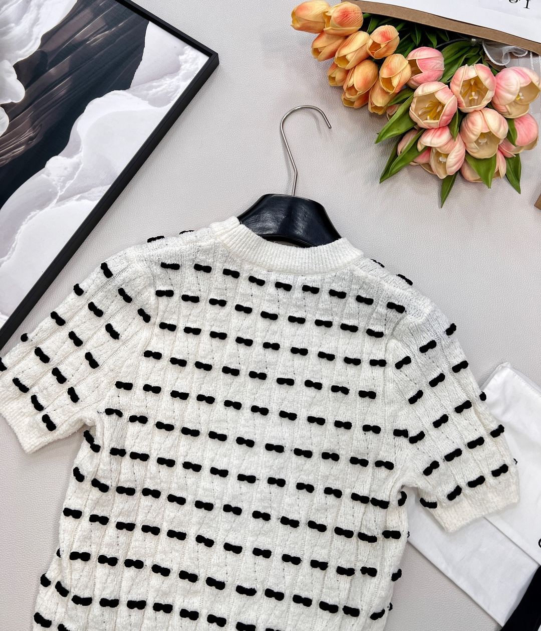 🆕Chanel新款蝴蝶结针织短袖，定制YB羊毛纱线织造，质感高级舒适，套头针织短袖剪裁，通体横向穿插对比