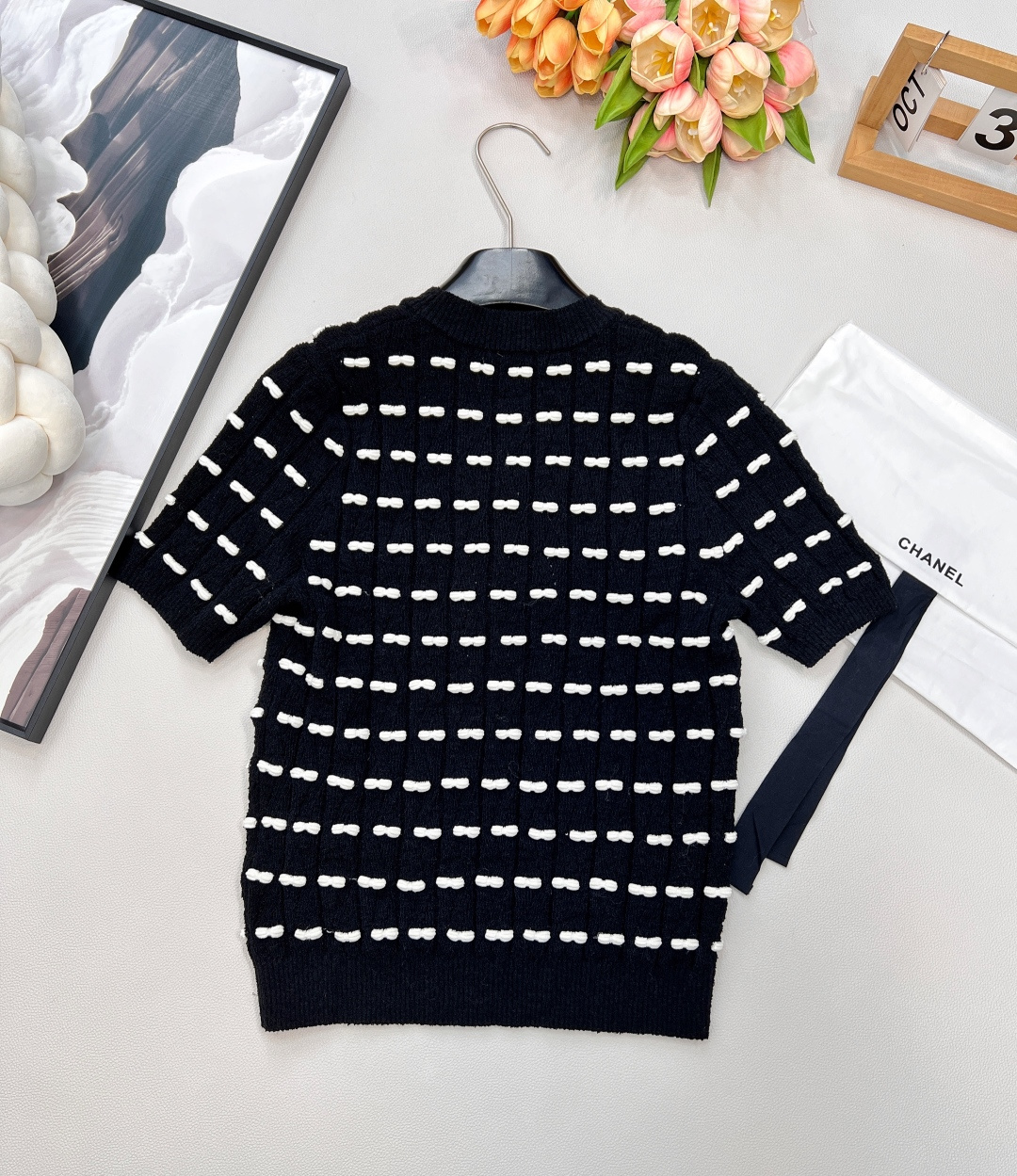 🆕Chanel新款蝴蝶结针织短袖，定制YB羊毛纱线织造，质感高级舒适，套头针织短袖剪裁，通体横向穿插对比