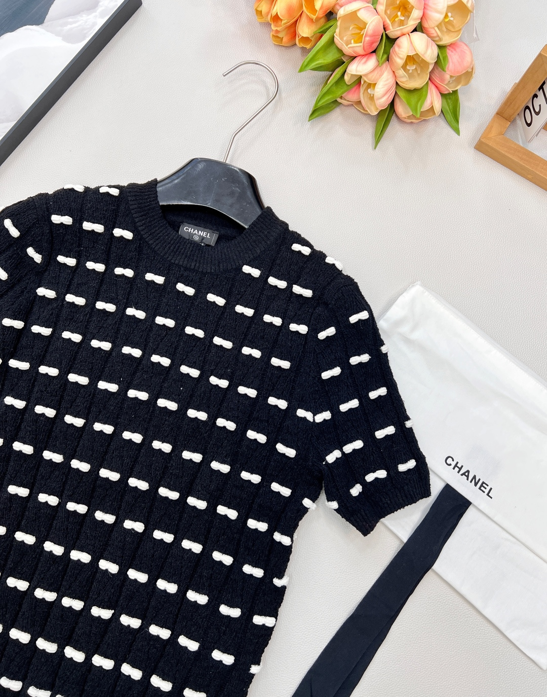 🆕Chanel新款蝴蝶结针织短袖，定制YB羊毛纱线织造，质感高级舒适，套头针织短袖剪裁，通体横向穿插对比