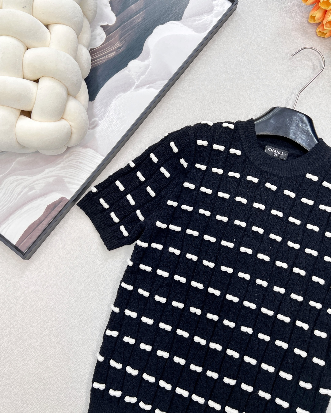 🆕Chanel新款蝴蝶结针织短袖，定制YB羊毛纱线织造，质感高级舒适，套头针织短袖剪裁，通体横向穿插对比
