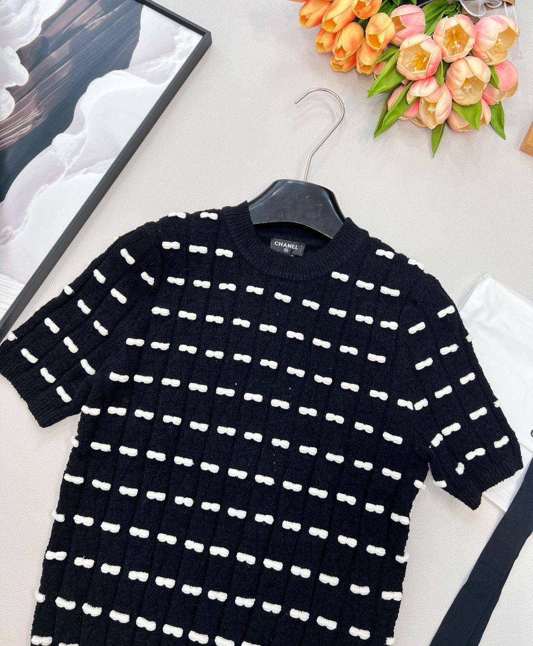 🆕Chanel新款蝴蝶结针织短袖，定制YB羊毛纱线织造，质感高级舒适，套头针织短袖剪裁，通体横向穿插对比
