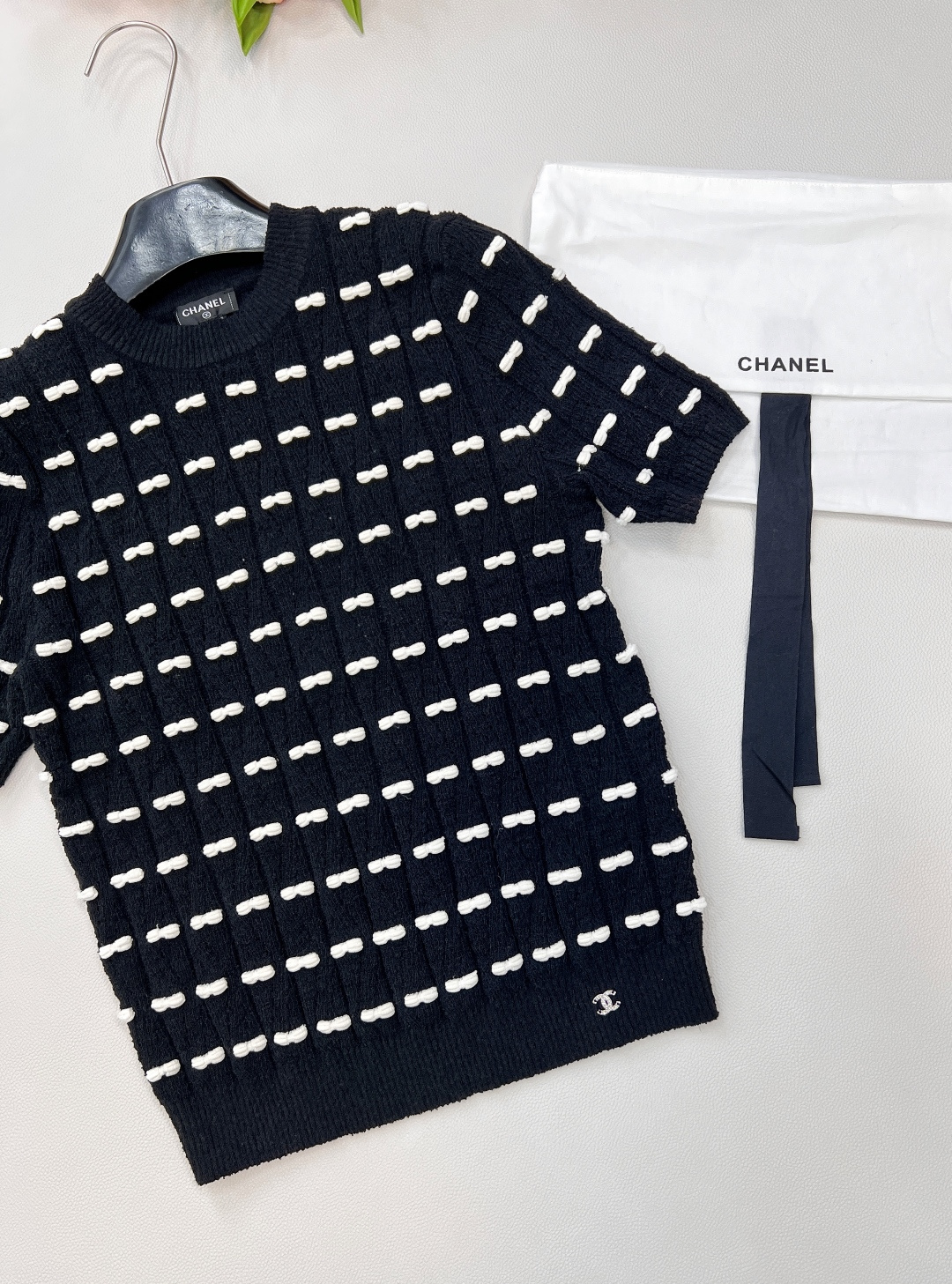 🆕Chanel新款蝴蝶结针织短袖，定制YB羊毛纱线织造，质感高级舒适，套头针织短袖剪裁，通体横向穿插对比