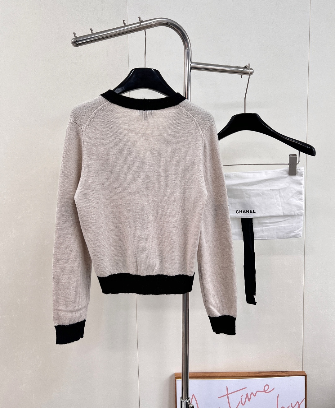 🆕Chanel新款黑白撞色口袋V领针织开衫，定制YB羊绒纱线织造，质感光泽，柔软亲肤，针织开衫版型，肌理