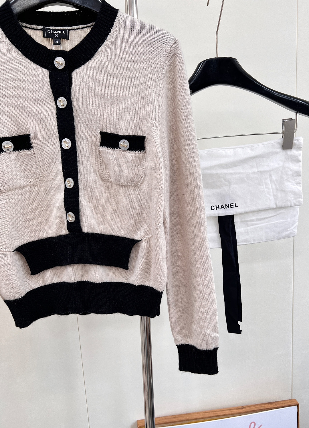 🆕Chanel新款撞色口袋针织长袖，定制YB羊绒纱线织造，质感光泽，柔软亲肤，圆领针织套头上衣，肌理松弛