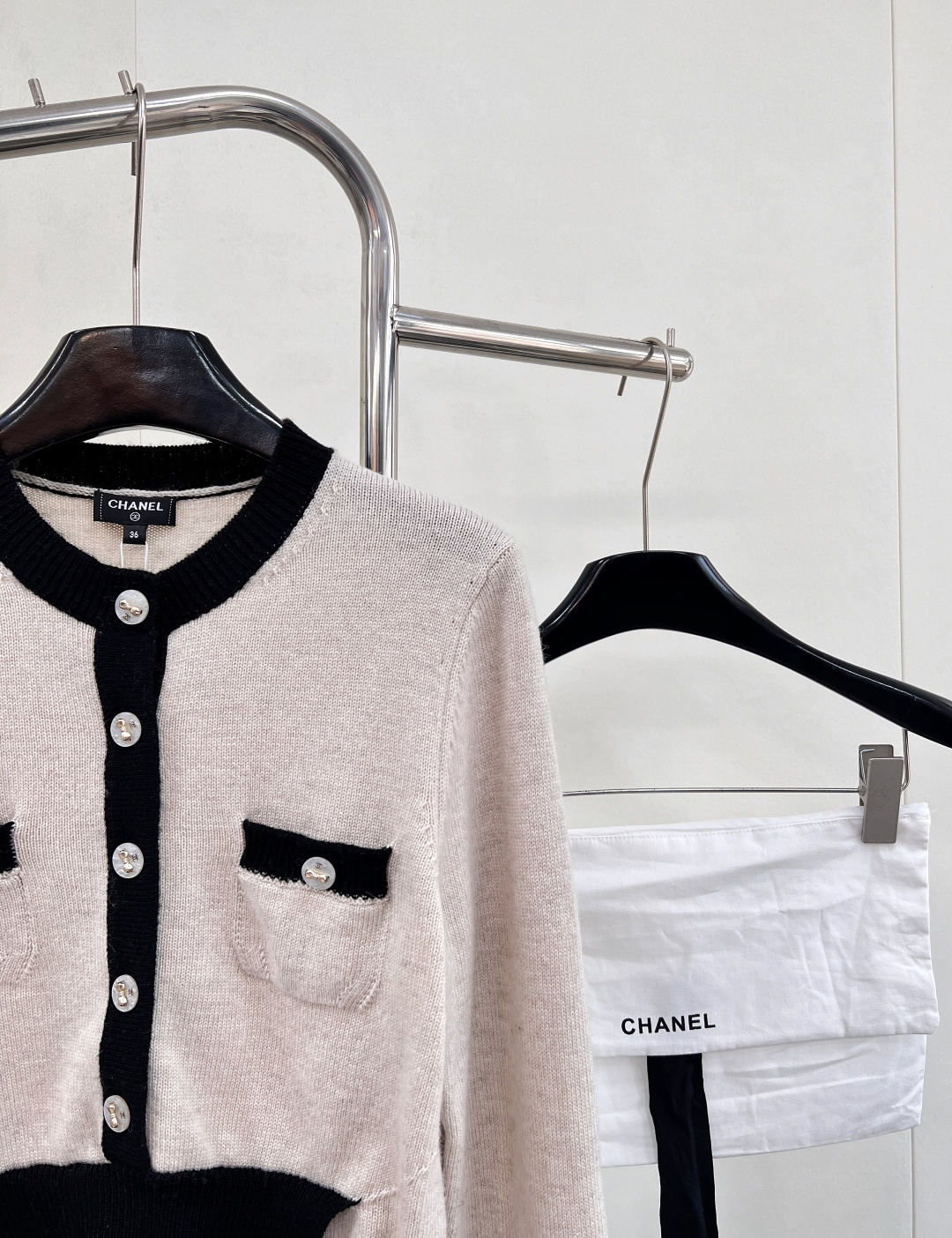 🆕Chanel新款撞色口袋针织长袖，定制YB羊绒纱线织造，质感光泽，柔软亲肤，圆领针织套头上衣，肌理松弛