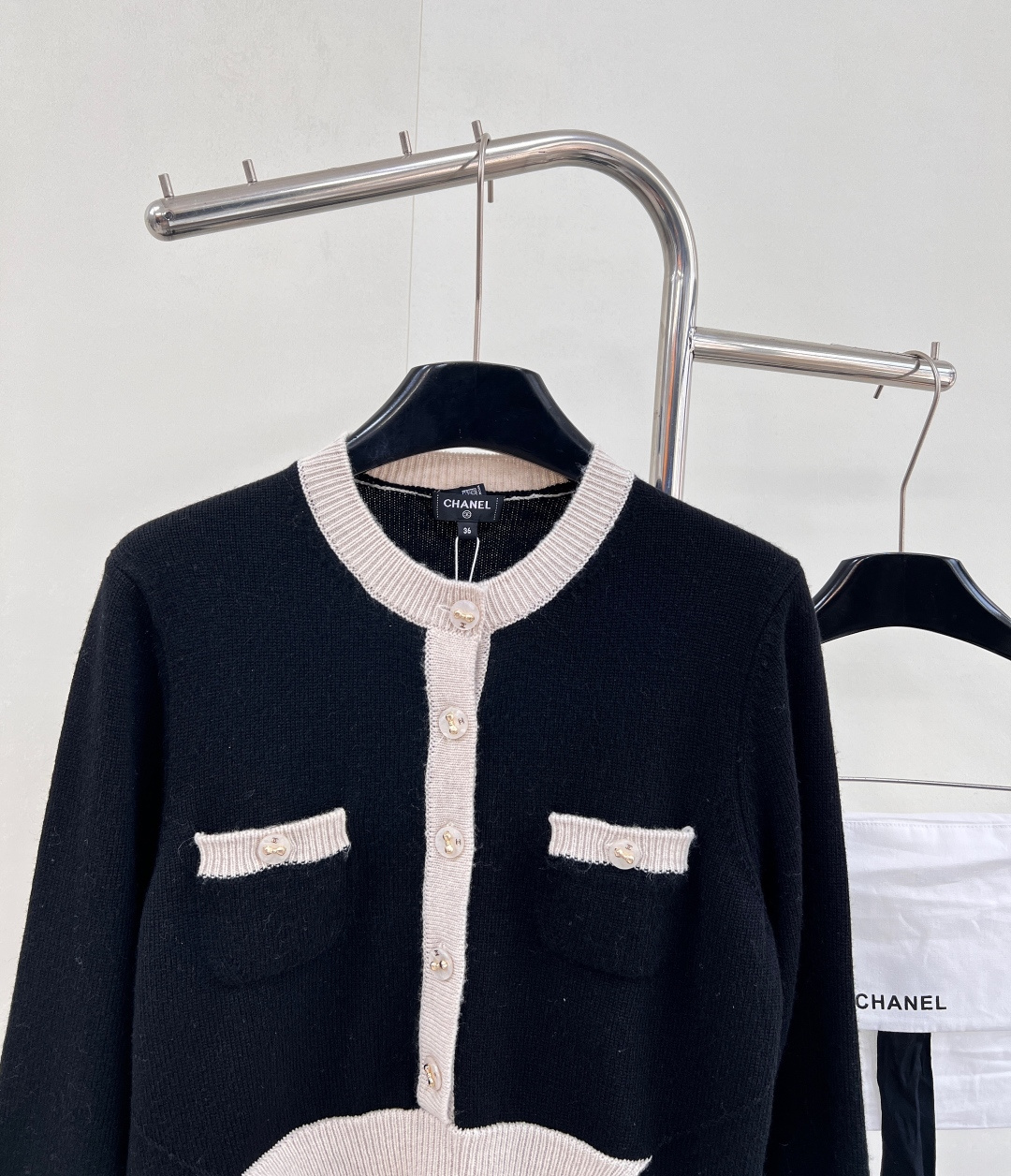 🆕Chanel新款撞色口袋针织长袖，定制YB羊绒纱线织造，质感光泽，柔软亲肤，圆领针织套头上衣，肌理松弛