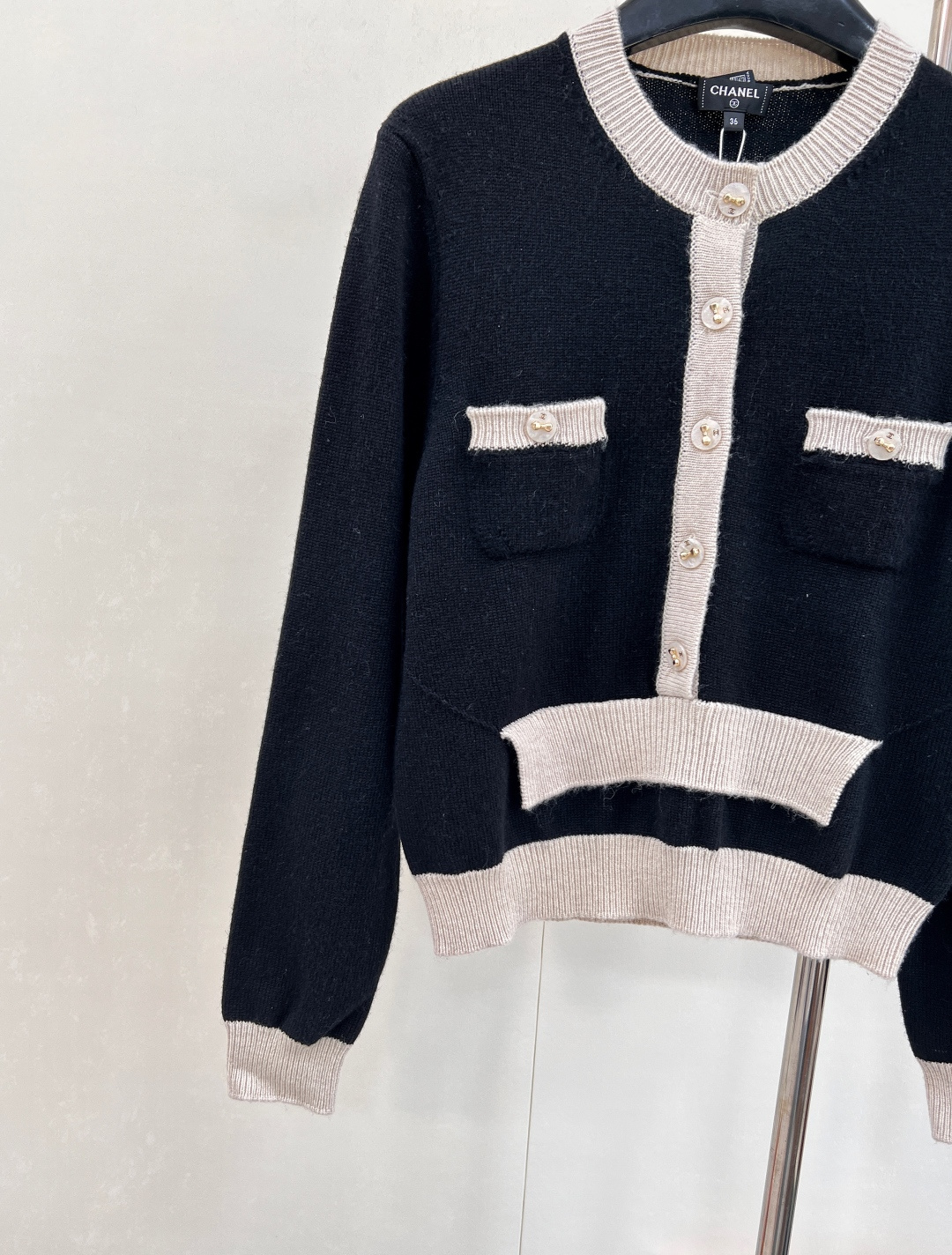 🆕Chanel新款撞色口袋针织长袖，定制YB羊绒纱线织造，质感光泽，柔软亲肤，圆领针织套头上衣，肌理松弛