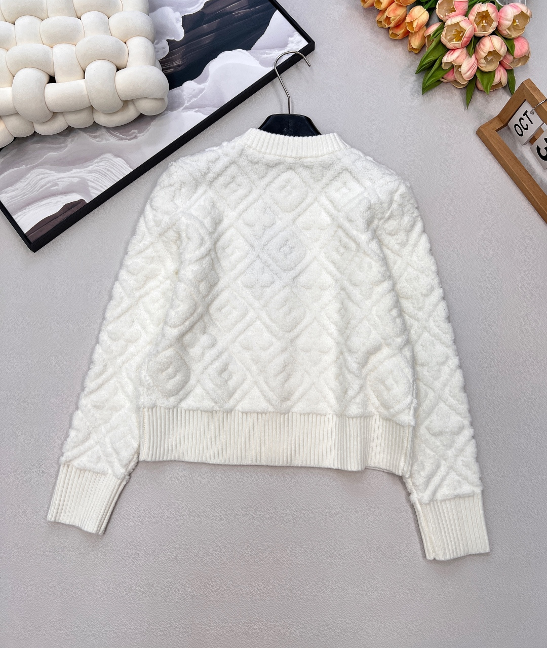 🆕Louis Vuitton新款老花提花针织开衫，定制YB羊绒羊毛纱线织造，提花工艺处理，呈现立体凹凸造