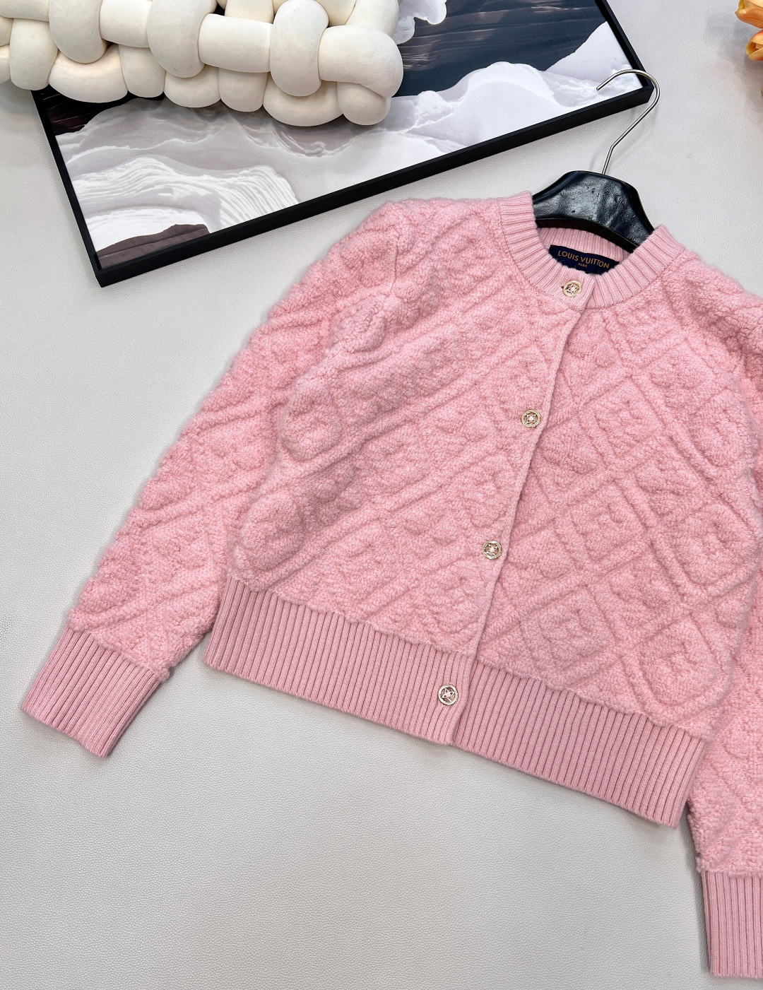 🆕Louis Vuitton新款老花提花针织开衫，定制YB羊绒羊毛纱线织造，提花工艺处理，呈现立体凹凸造
