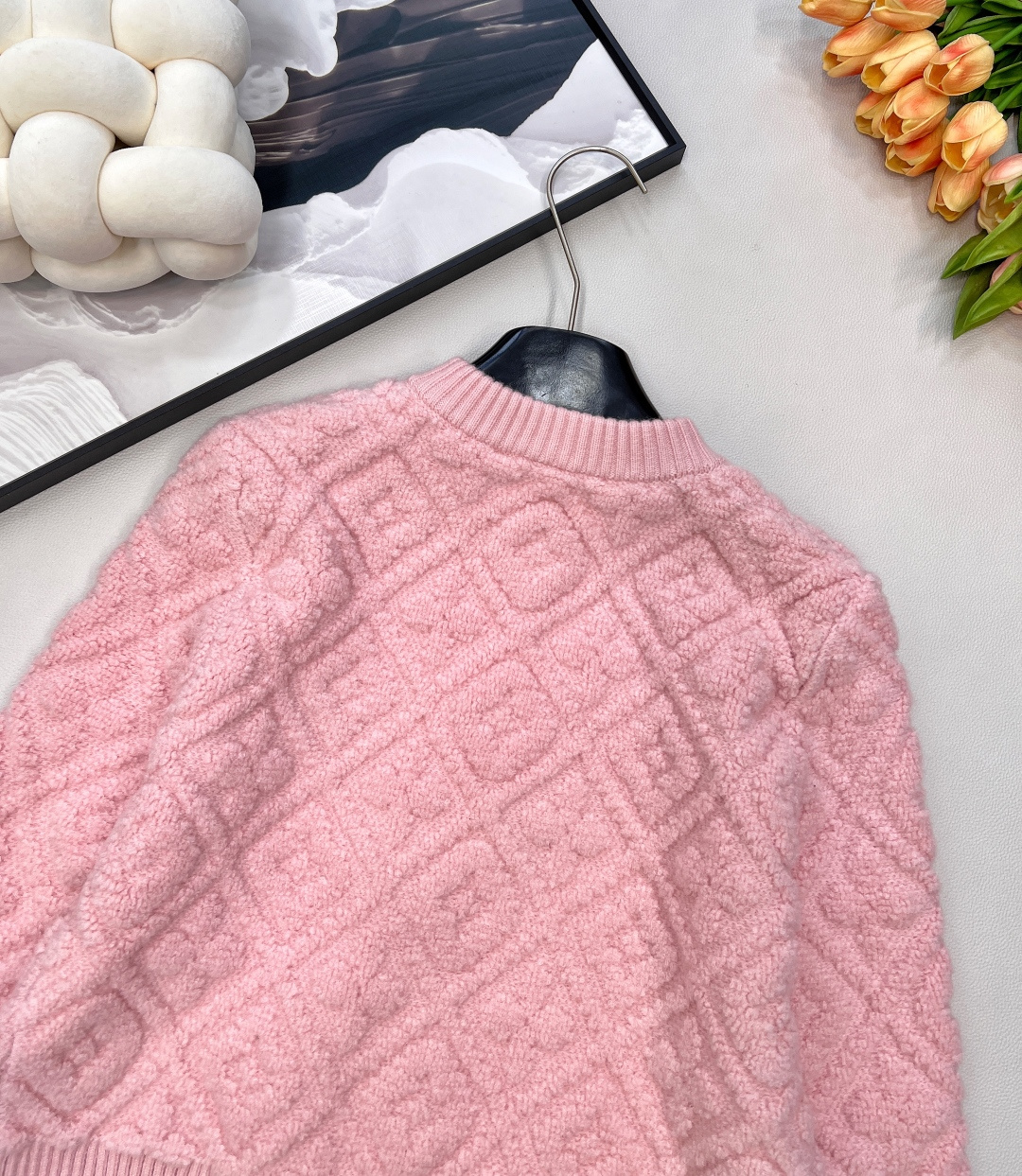 🆕Louis Vuitton新款老花提花针织开衫，定制YB羊绒羊毛纱线织造，提花工艺处理，呈现立体凹凸造