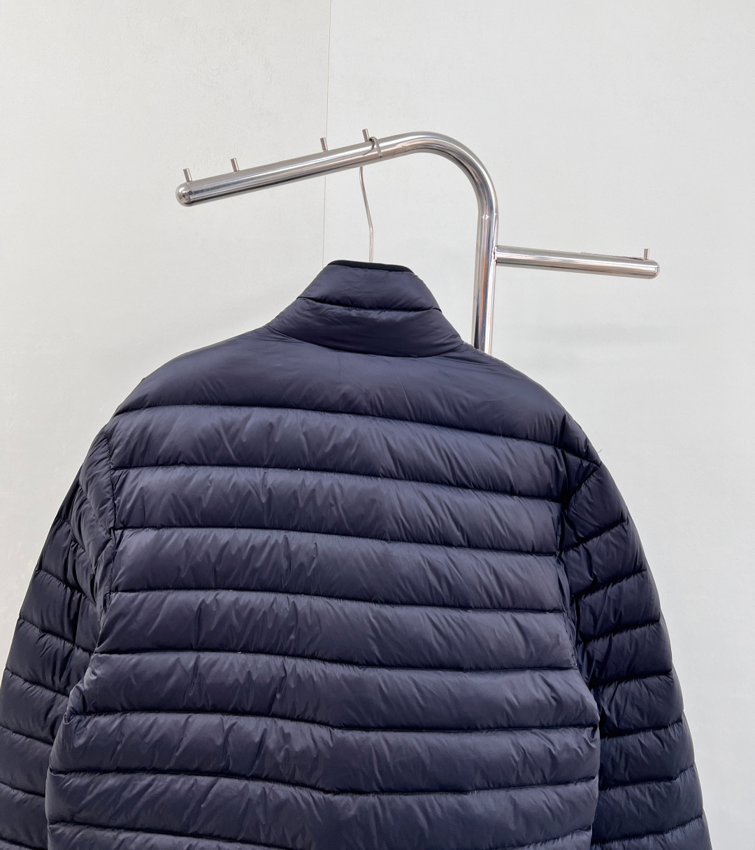 🆕Miumiu2025新款立领字母刺绣拉链羽绒服，定制YB进口防水环保再生尼龙材质，其工艺还原，升级材质