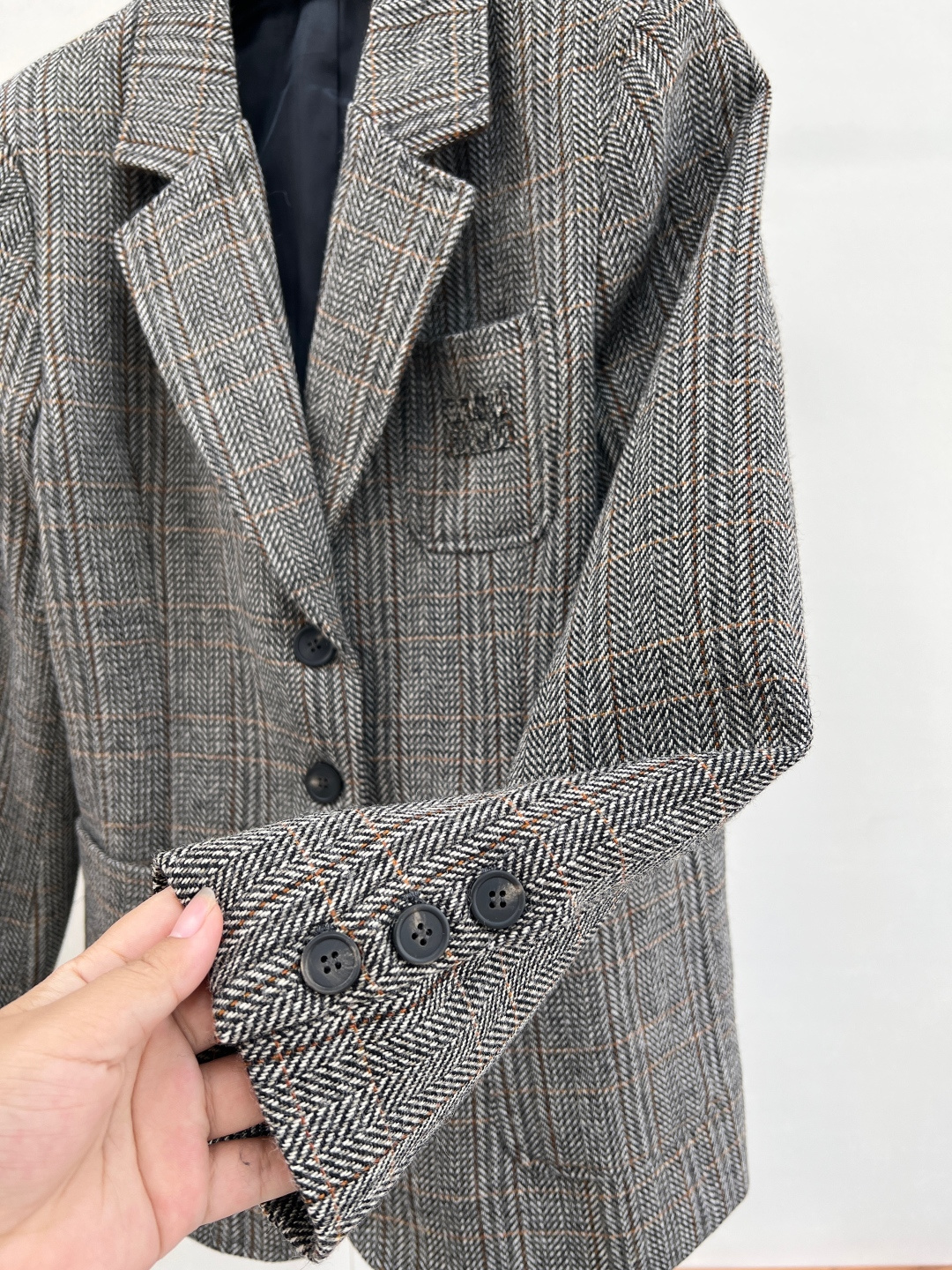 🆕MiuMiu25FW秋冬新款翻领格纹口袋西装外套丨⚠独家yb开发！高版出品！甄选复古格纹精纺羊毛面料，