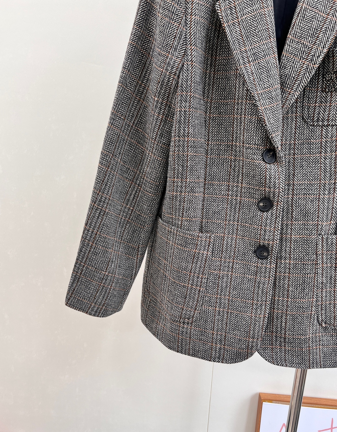 🆕MiuMiu25FW秋冬新款翻领格纹口袋西装外套丨⚠独家yb开发！高版出品！甄选复古格纹精纺羊毛面料，