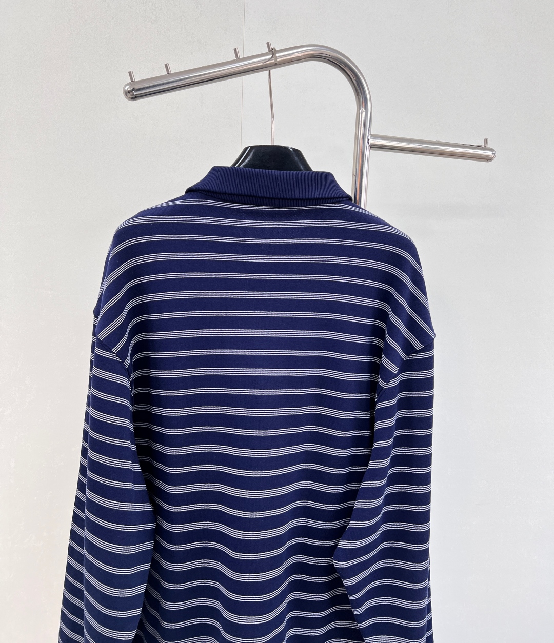 🆕 MIUMIU 条纹字母徽标刺绣运动休闲风翻领卫衣 专柜断货王运动休闲风，减龄乖巧MIU少女，搭配半裙