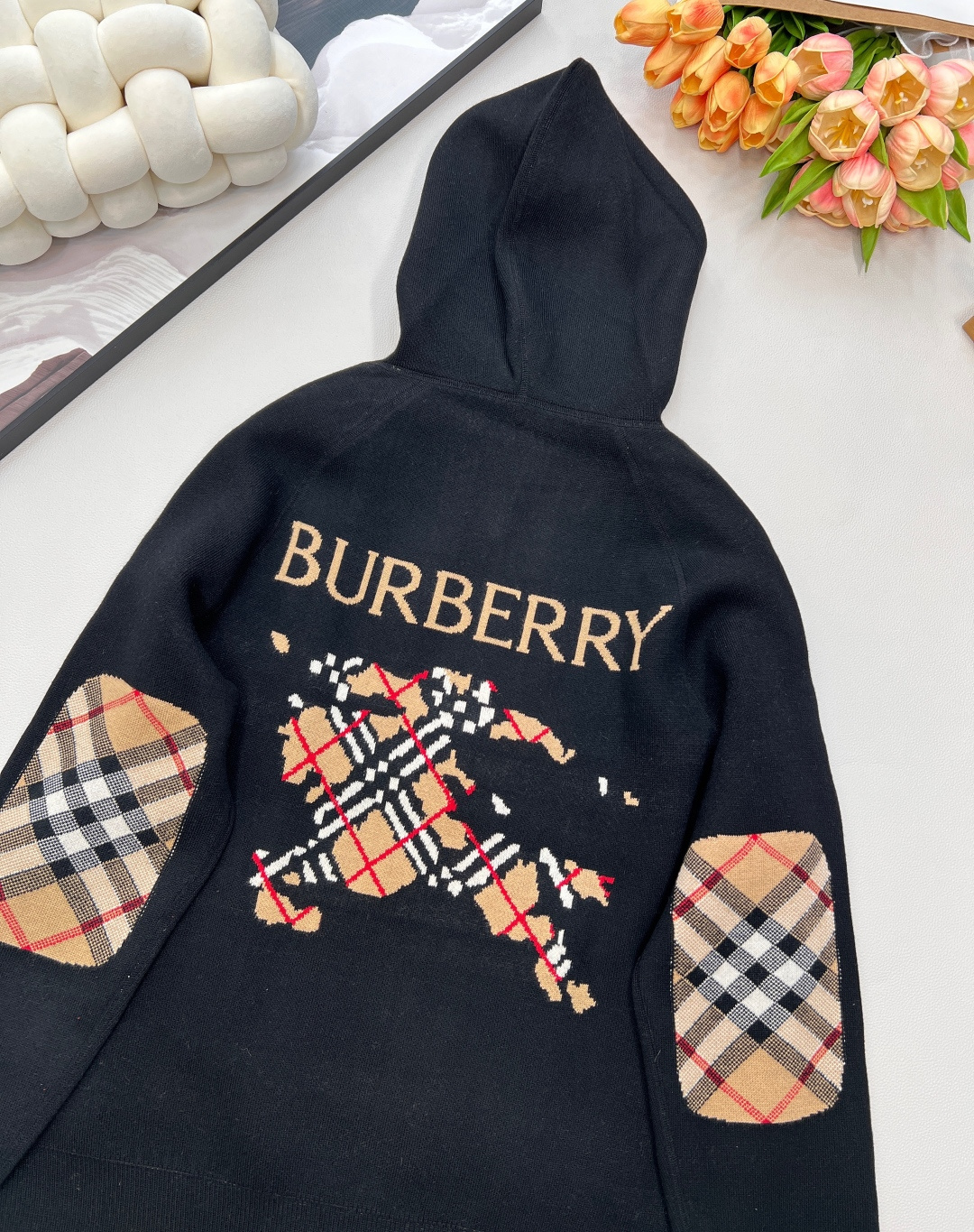 🆕 BURBERRY 秋冬新品复古英伦风双面穿战马图案羊毛开衫定制原版羊毛针织材质 质感舒适 亲肤保暖 