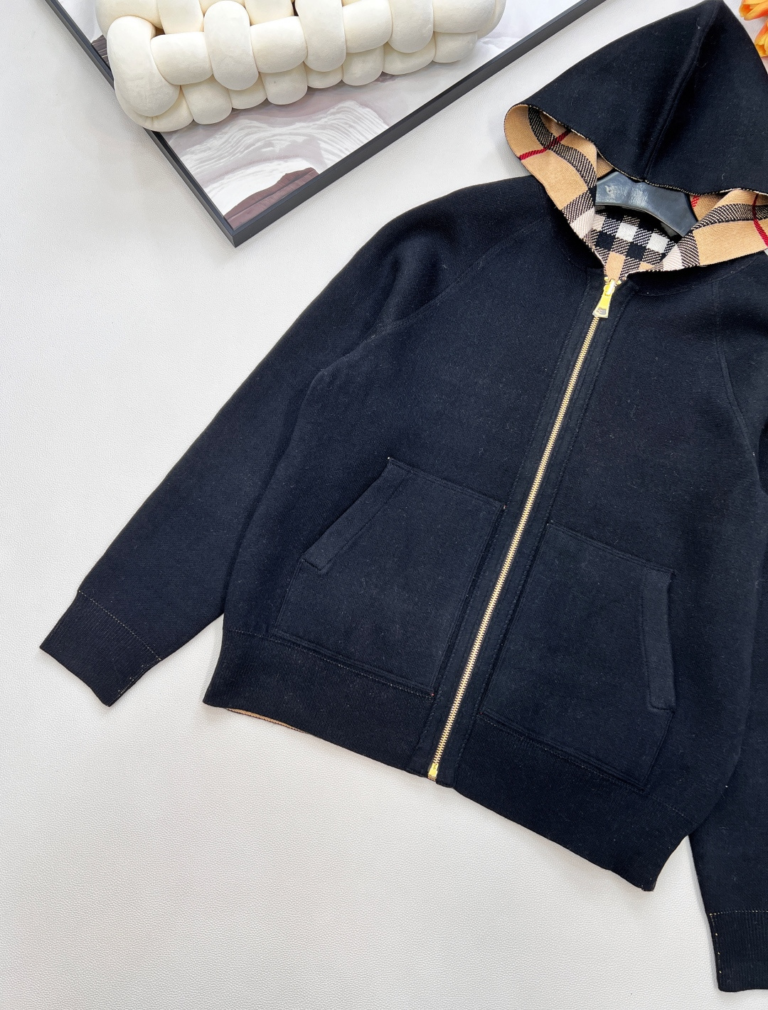 🆕 BURBERRY 秋冬新品复古英伦风双面穿战马图案羊毛开衫定制原版羊毛针织材质 质感舒适 亲肤保暖 