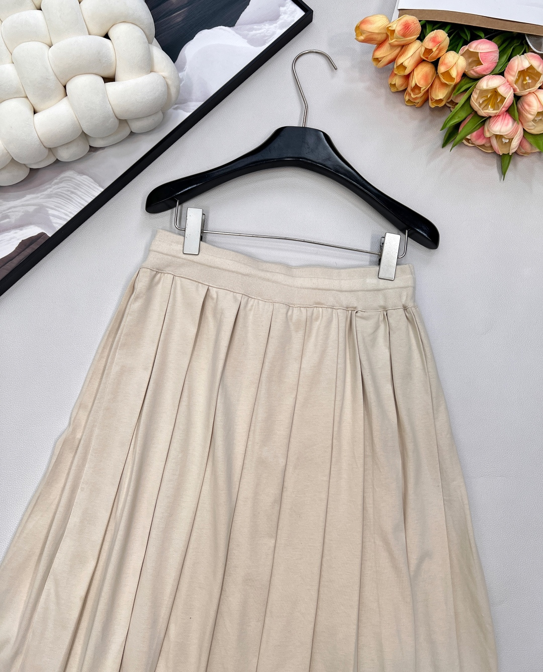 🆕Miumiu25FW早秋新款抽绳绑带刺绣字母百褶中裙，高版出品！定制100%棉材质一条裙子超大用料，褶