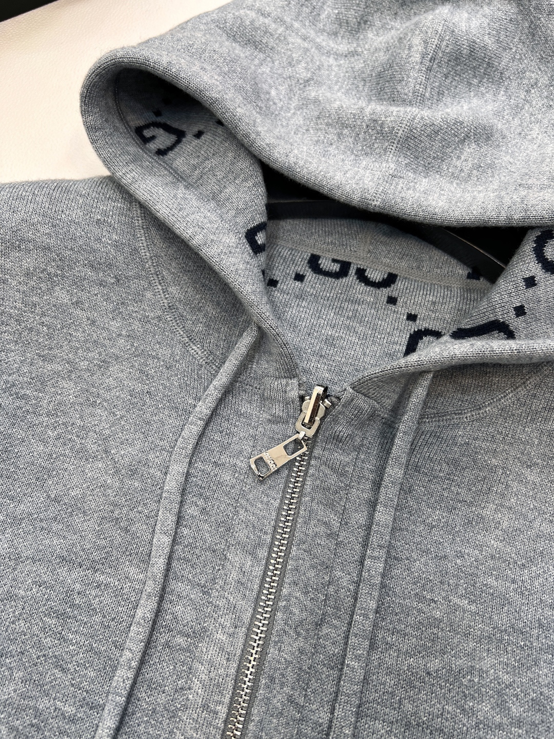 🆕 GUCCI 经典双面穿羊毛开衫外套一面纯粹，一面传奇✨ 双面美学，一衣多穿一面后背logo提花一面满