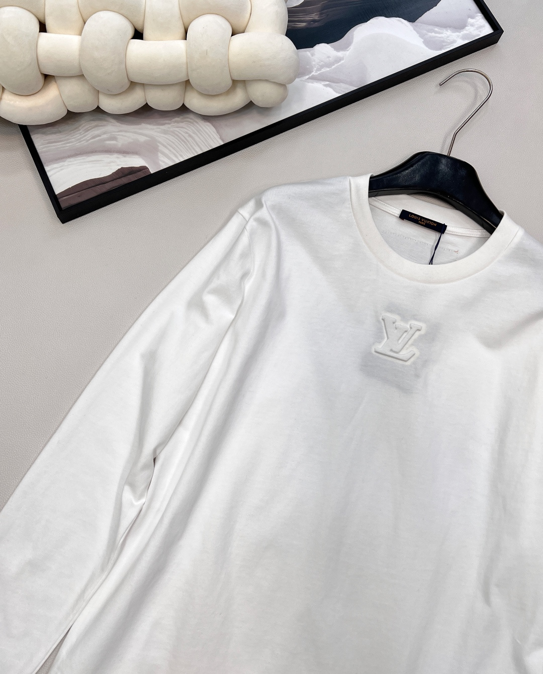 🆕 LOUIS VUITTON 经典浮雕立体压花字母长袖T恤，采用21支240面料 立体压花采用高周波工