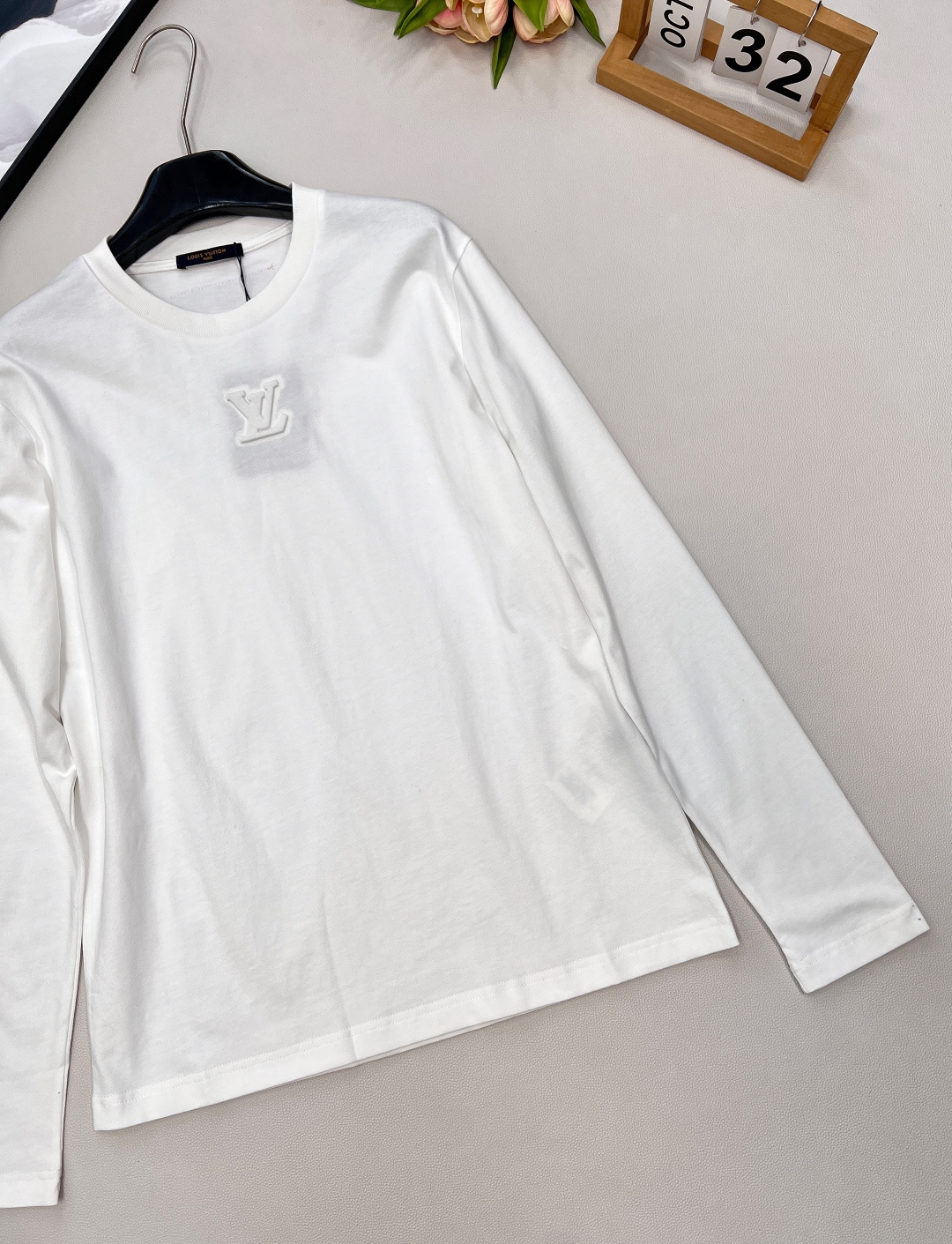 🆕 LOUIS VUITTON 经典浮雕立体压花字母长袖T恤，采用21支240面料 立体压花采用高周波工