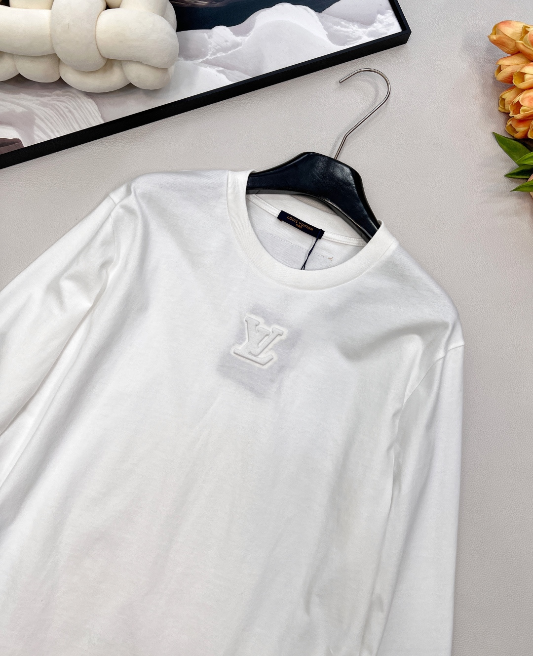🆕 LOUIS VUITTON 经典浮雕立体压花字母长袖T恤，采用21支240面料 立体压花采用高周波工