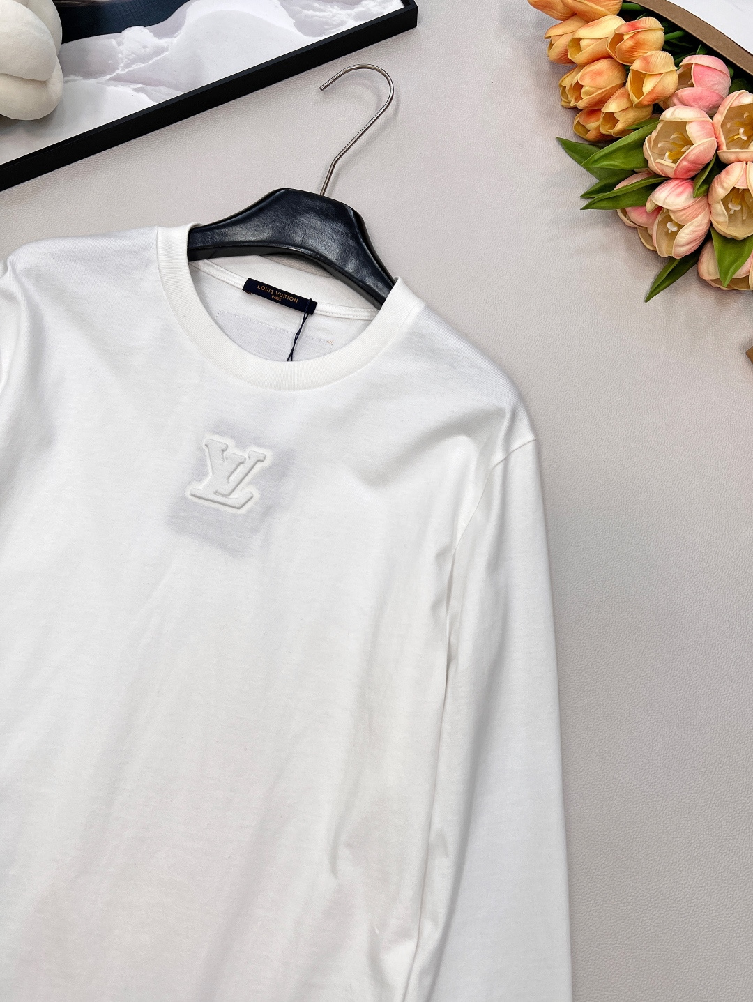 🆕 LOUIS VUITTON 经典浮雕立体压花字母长袖T恤，采用21支240面料 立体压花采用高周波工