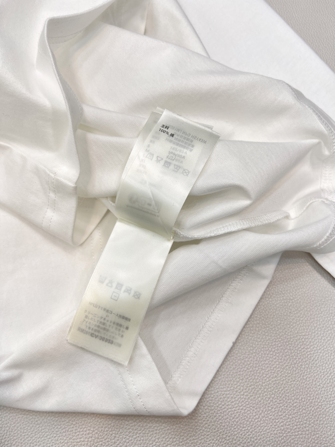 🆕 LOUIS VUITTON 经典浮雕立体压花字母长袖T恤，采用21支240面料 立体压花采用高周波工