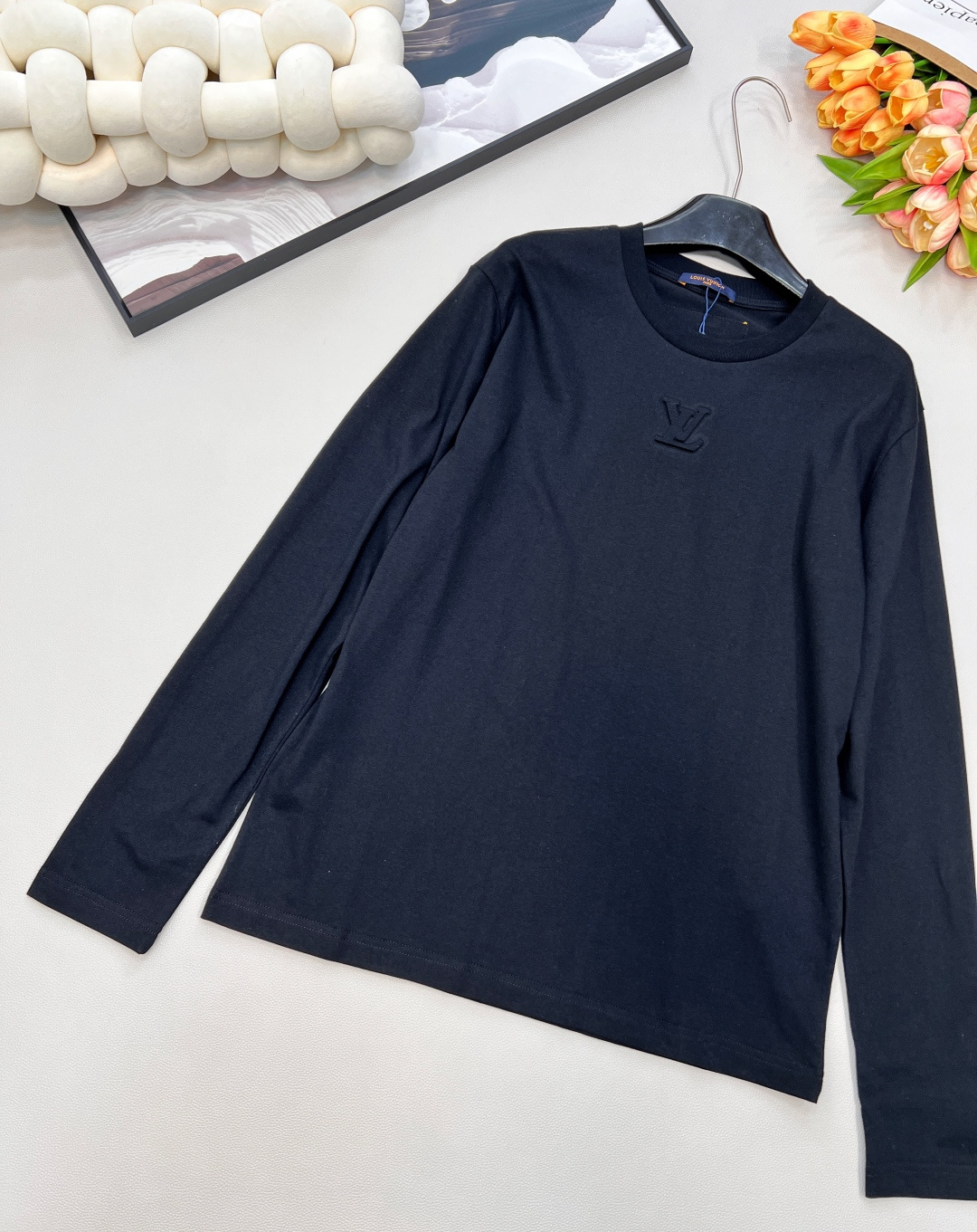 🆕 LOUIS VUITTON 经典浮雕立体压花字母长袖T恤，采用21支240面料 立体压花采用高周波工