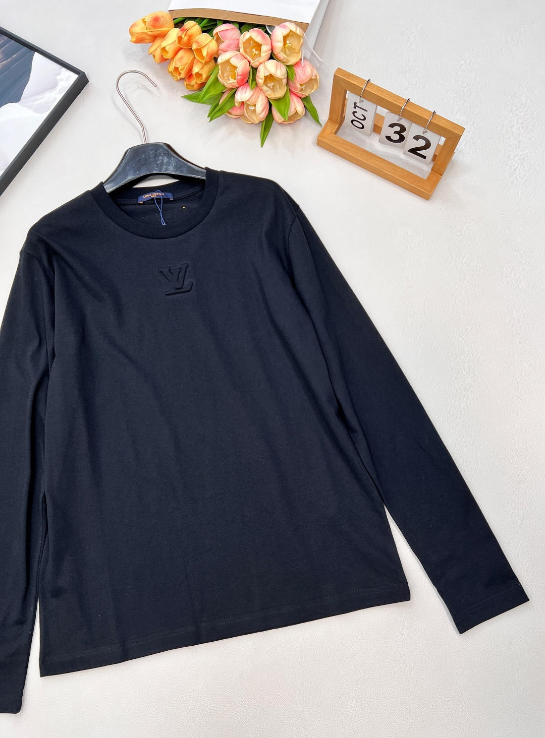 🆕 LOUIS VUITTON 经典浮雕立体压花字母长袖T恤，采用21支240面料 立体压花采用高周波工