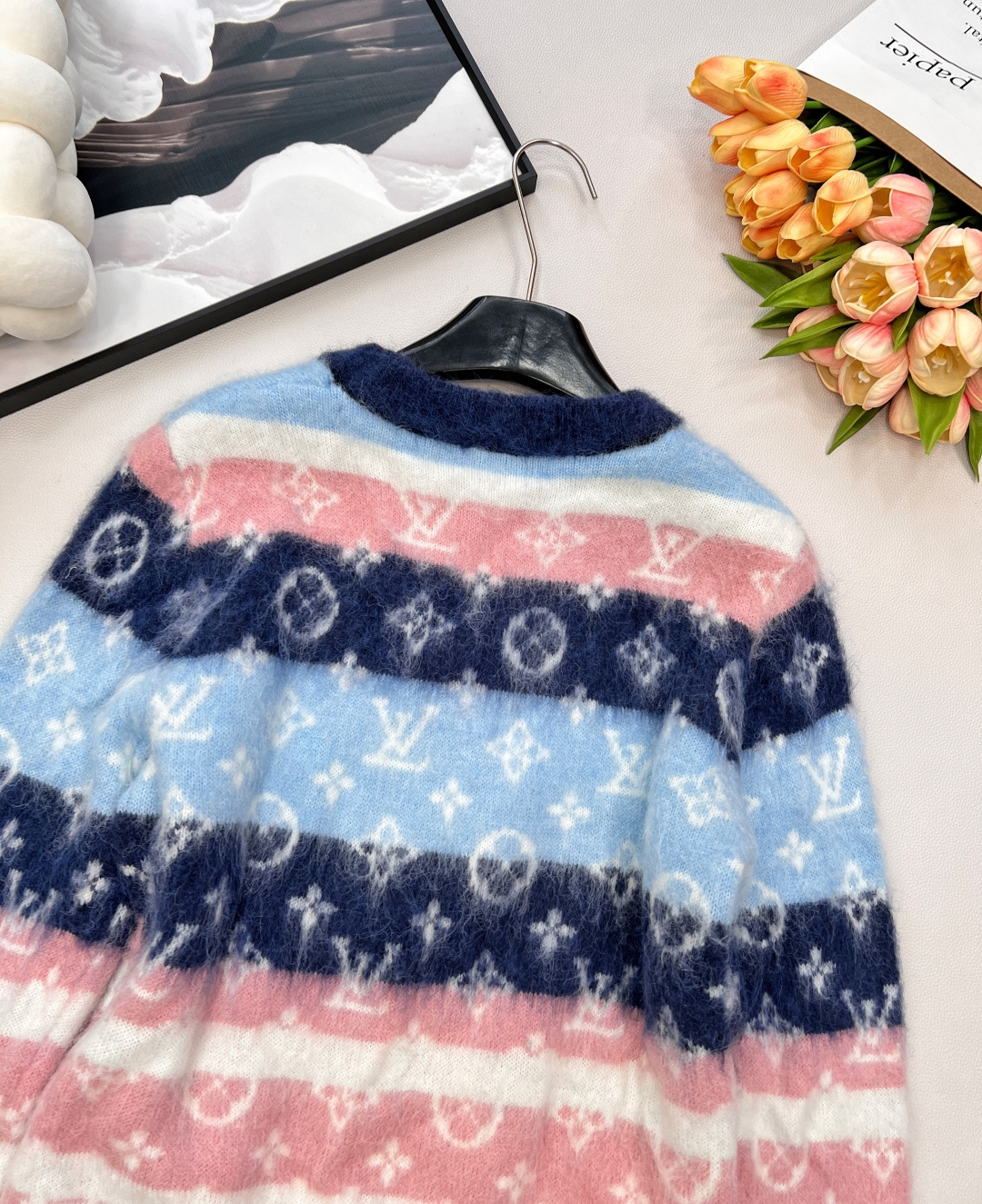 🆕 LOUIS VUITTON 彩色老花马海毛套头毛衣这件审美共鸣，很难遇到惊艳，这件在彩色毛衣里面，绝