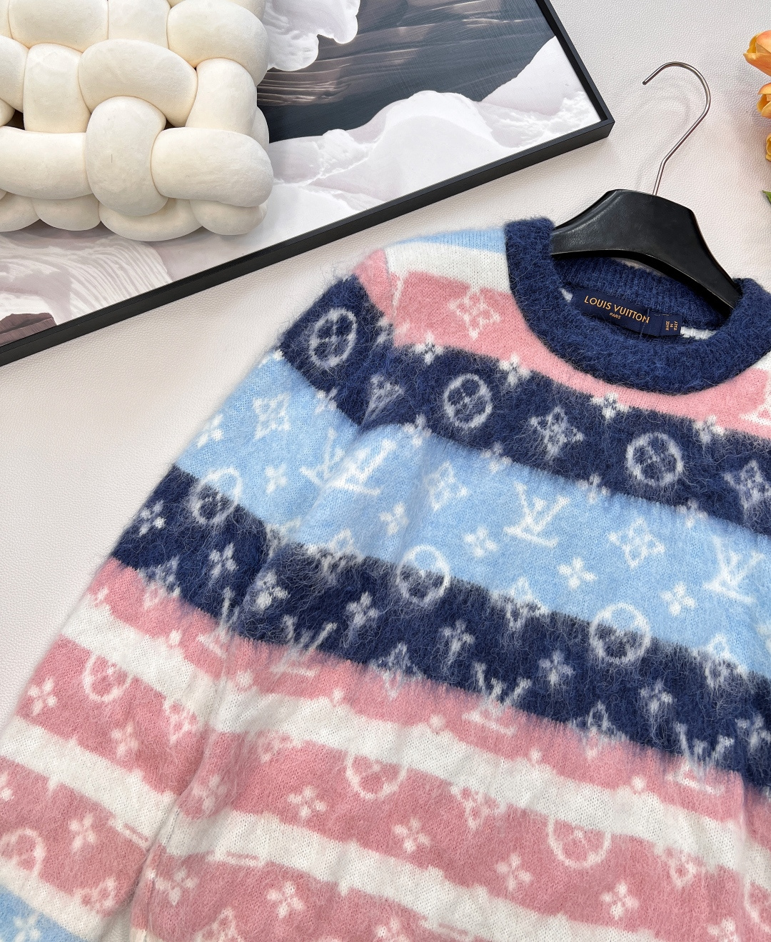 🆕 LOUIS VUITTON 彩色老花马海毛套头毛衣这件审美共鸣，很难遇到惊艳，这件在彩色毛衣里面，绝