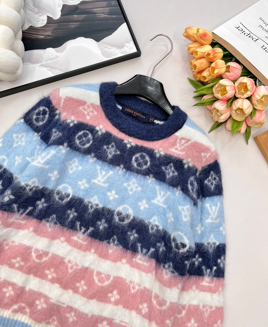 🆕 LOUIS VUITTON 彩色老花马海毛套头毛衣这件审美共鸣，很难遇到惊艳，这件在彩色毛衣里面，绝