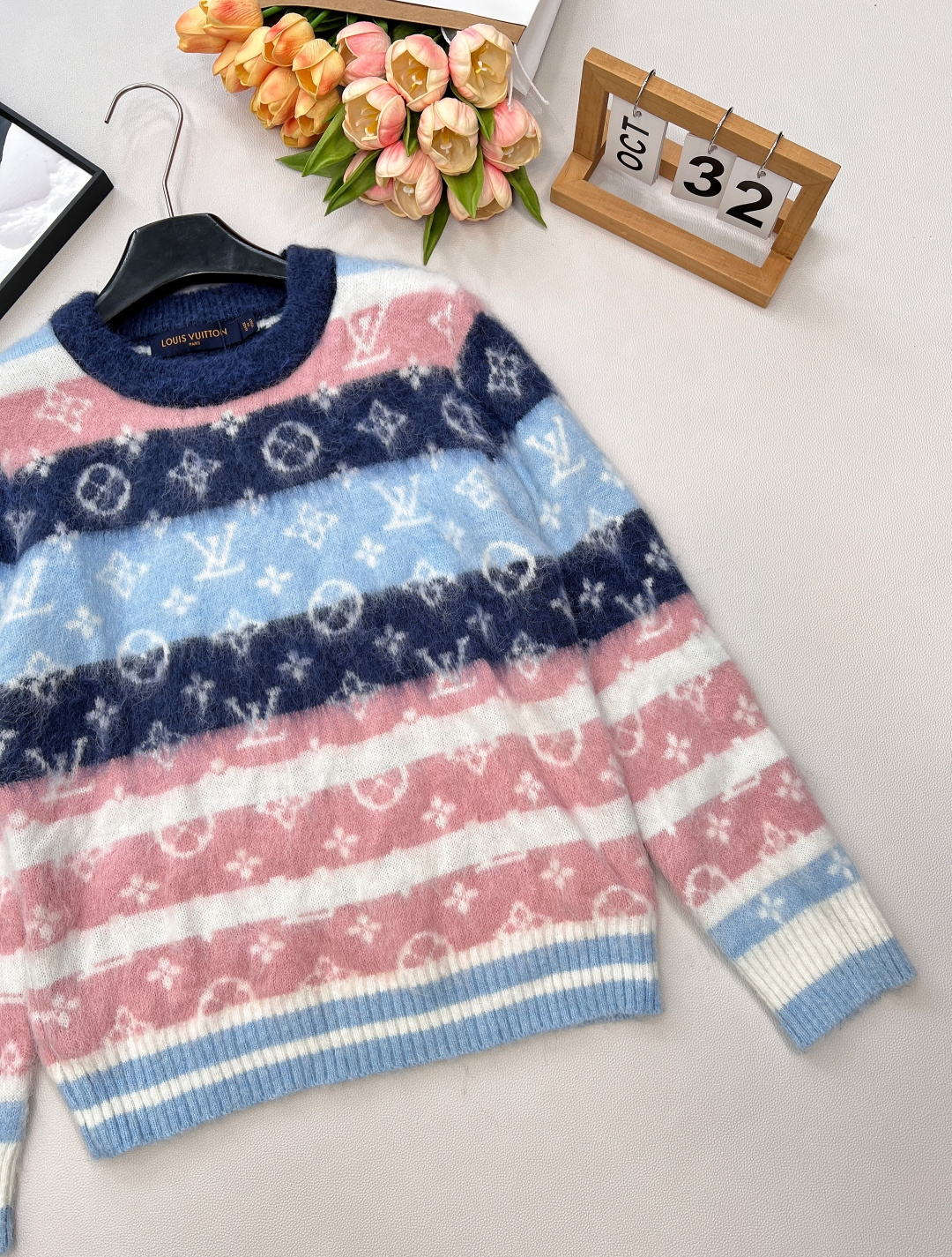 🆕 LOUIS VUITTON 彩色老花马海毛套头毛衣这件审美共鸣，很难遇到惊艳，这件在彩色毛衣里面，绝