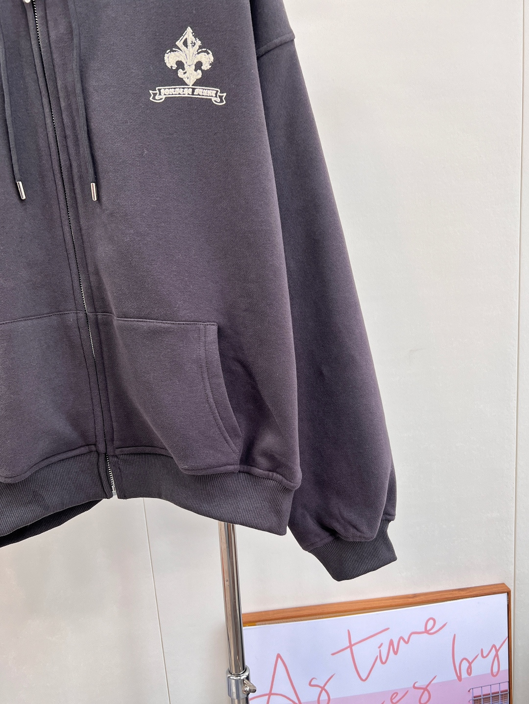 🆕 CHROME HEARTS 克罗心十字架字母印花➕绒连帽拉链外套🖤穿上就是随性自如的街头氛围感，早早