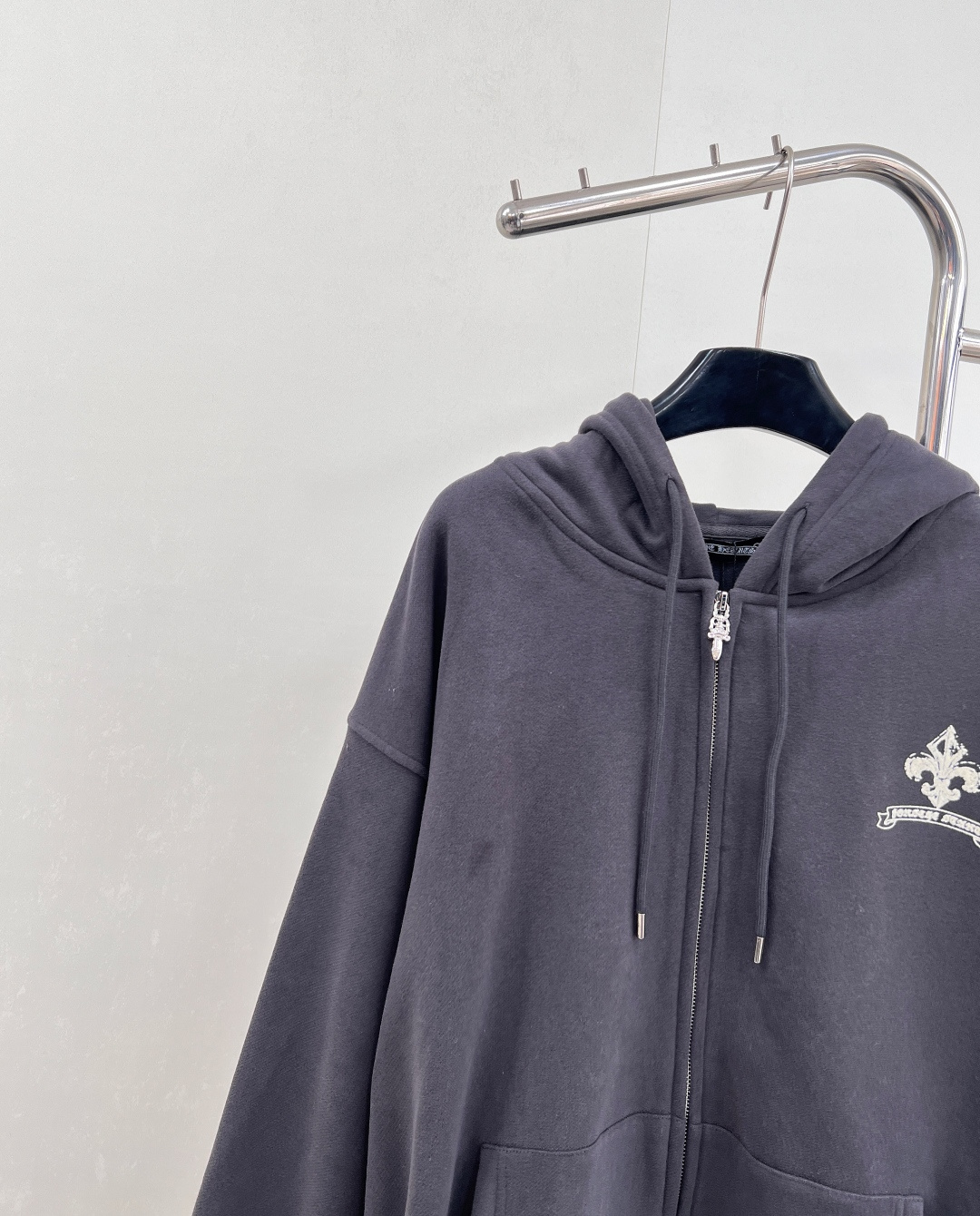 🆕 CHROME HEARTS 克罗心十字架字母印花➕绒连帽拉链外套🖤穿上就是随性自如的街头氛围感，早早