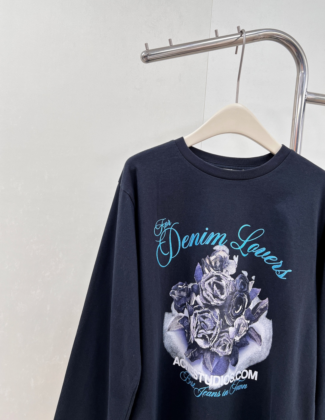 🆕Acne Studios早秋新款徽标玫瑰印花休闲圆领长袖T恤，白色纯棉做旧玫瑰长袖上衣，娇艳玫瑰印花，