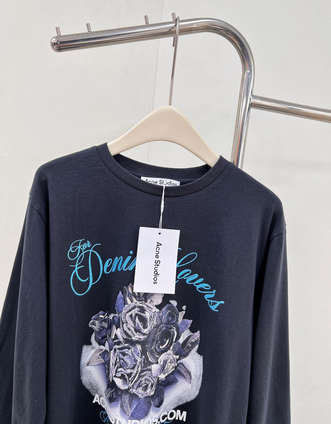 🆕Acne Studios早秋新款徽标玫瑰印花休闲圆领长袖T恤，白色纯棉做旧玫瑰长袖上衣，娇艳玫瑰印花，