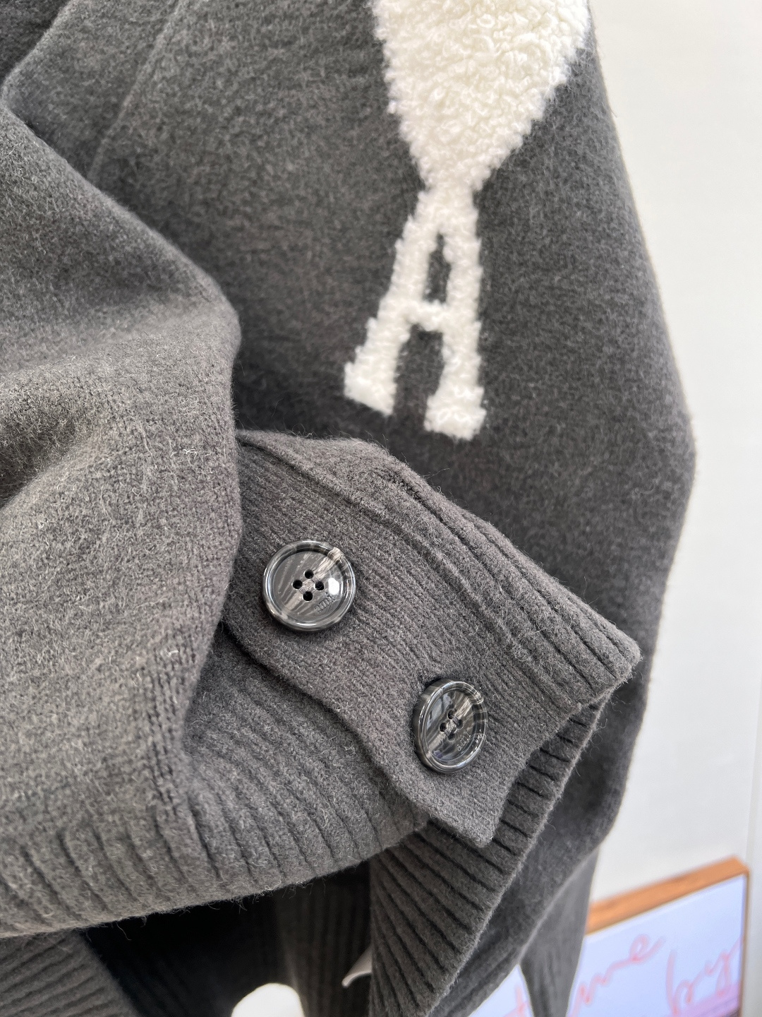 🆕AMI 新款📥铁塔爱心开衫🧢🧢一眼万年 是心动的感觉没错了，这件火遍大江南北 明星网红都在穿！你确定不